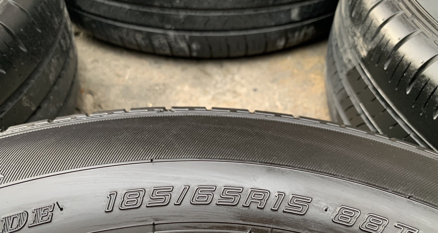 ล้อแม็ก Mazda 2 Skyactiv ขอบ 15 สีดำปัดเงา พร้อมยาง 185-65-15 Dunlop ปลายปี 19 ล้อแม็ก Mazda 2 Skyactiv ขอบ 15 สีดำปัดเงา พร้อมยาง 185-65-15 Dunlop ปลายปี 19