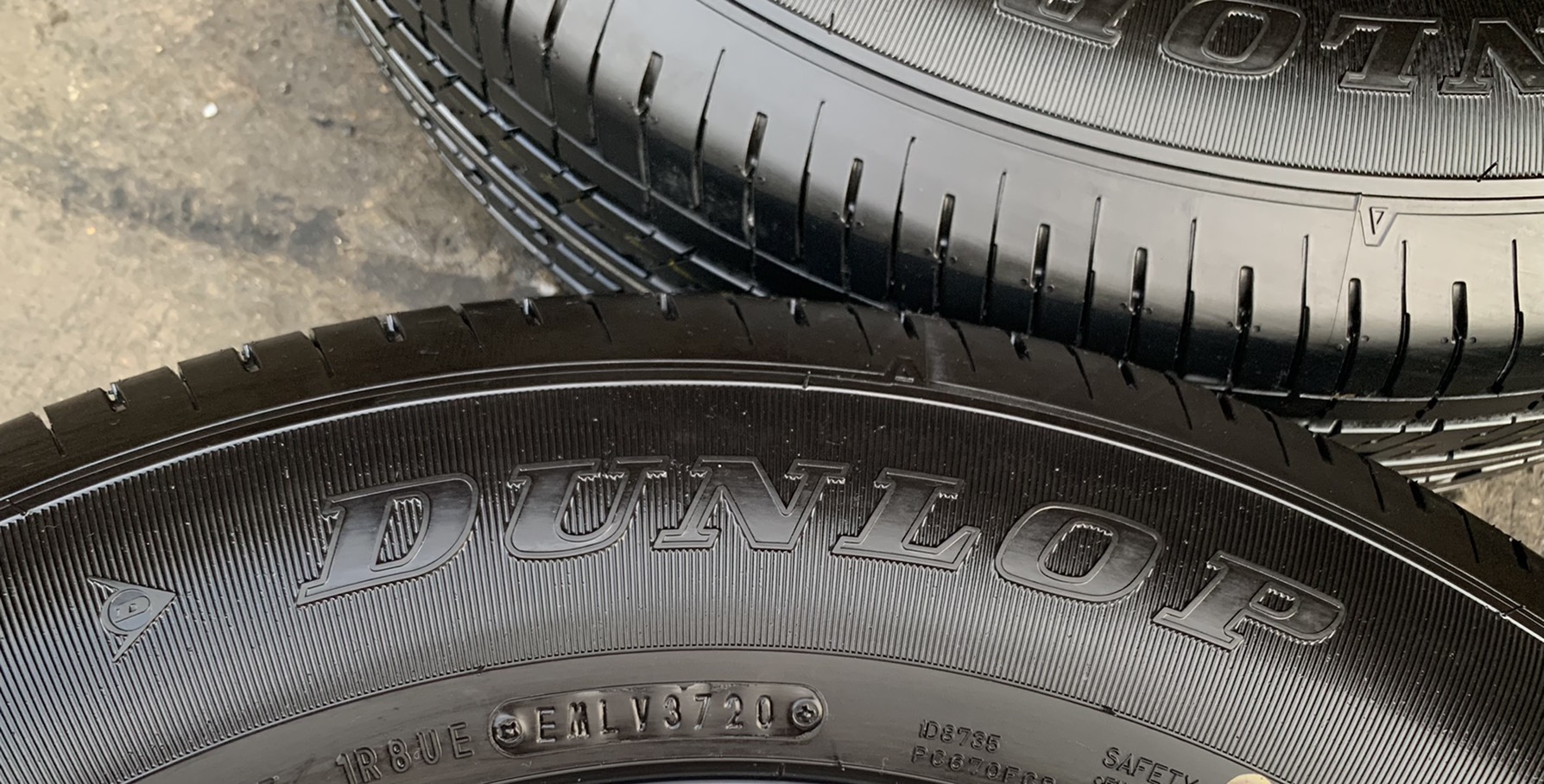 ยางป้ายแดง 215-65-16 Dunlop ปลายปี 20 สวยกริ๊บ เหมาะสำหรับ รถกระบะตัวเตี้ยทุกรุ่น ยางป้ายแดง 215-65-16 Dunlop ปลายปี 20 สวยกริ๊บ เหมาะสำหรับ รถกระบะตัวเตี้ยทุกรุ่น