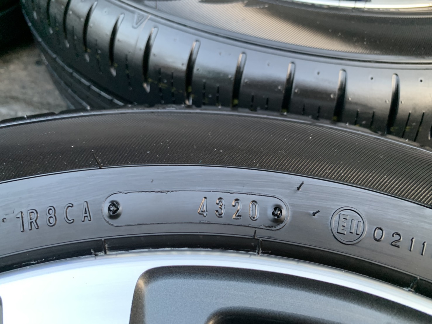ล้อแม็กป้ายแดง Toyota Yaris Ativ ขอบ 15 สีเทาหน้าเงา พร้อมยางป้ายแดง 185-60-15 Dunlop ปลายปี 20 สวยก ล้อแม็กป้ายแดง Toyota Yaris Ativ ขอบ 15 สีเทาหน้าเงา พร้อมยางป้ายแดง 185-60-15 Dunlop ปลายปี 20 สวยก
