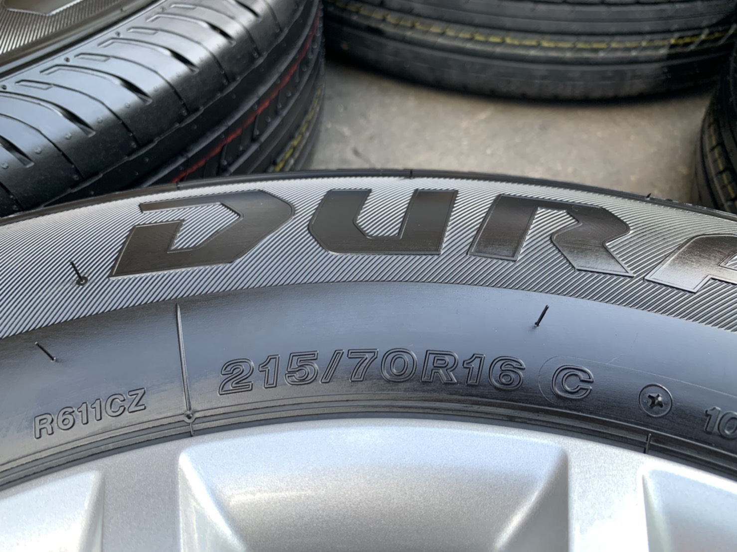 ล้อแม็กป้ายแดง ISUZU D-Max รุ่นใหม่ล่าสุด ขอบ 16 พร้อมยางใหม่ป้ายแดง 215-70-16 Bridgestone ปลายปี 20 ล้อแม็กป้ายแดง ISUZU D-Max รุ่นใหม่ล่าสุด ขอบ 16 พร้อมยางใหม่ป้ายแดง 215-70-16 Bridgestone ปลายปี 20