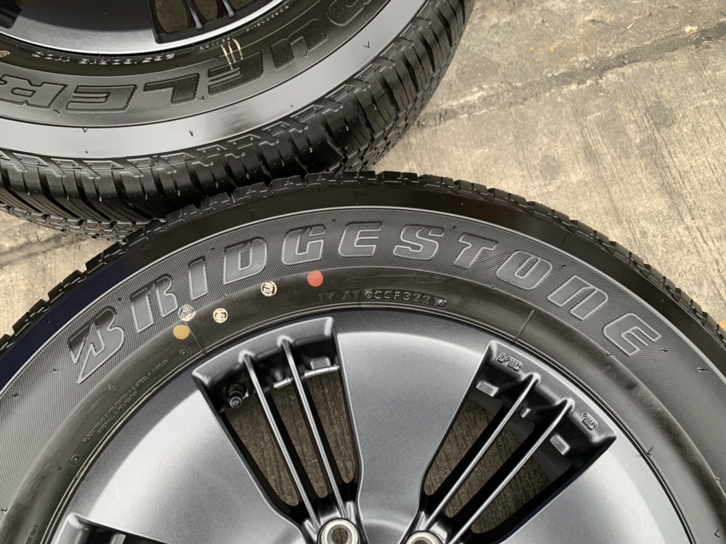 ล้อแม็กป้ายแดง All New ISUZU D-Max V-Cross ขอบ 18 สีดำ พร้อมยางป้ายแดง 265-60-18 Bridgestone ปี 21 ล้อแม็กป้ายแดง All New ISUZU D-Max V-Cross ขอบ 18 สีดำ พร้อมยางป้ายแดง 265-60-18 Bridgestone ปี 21