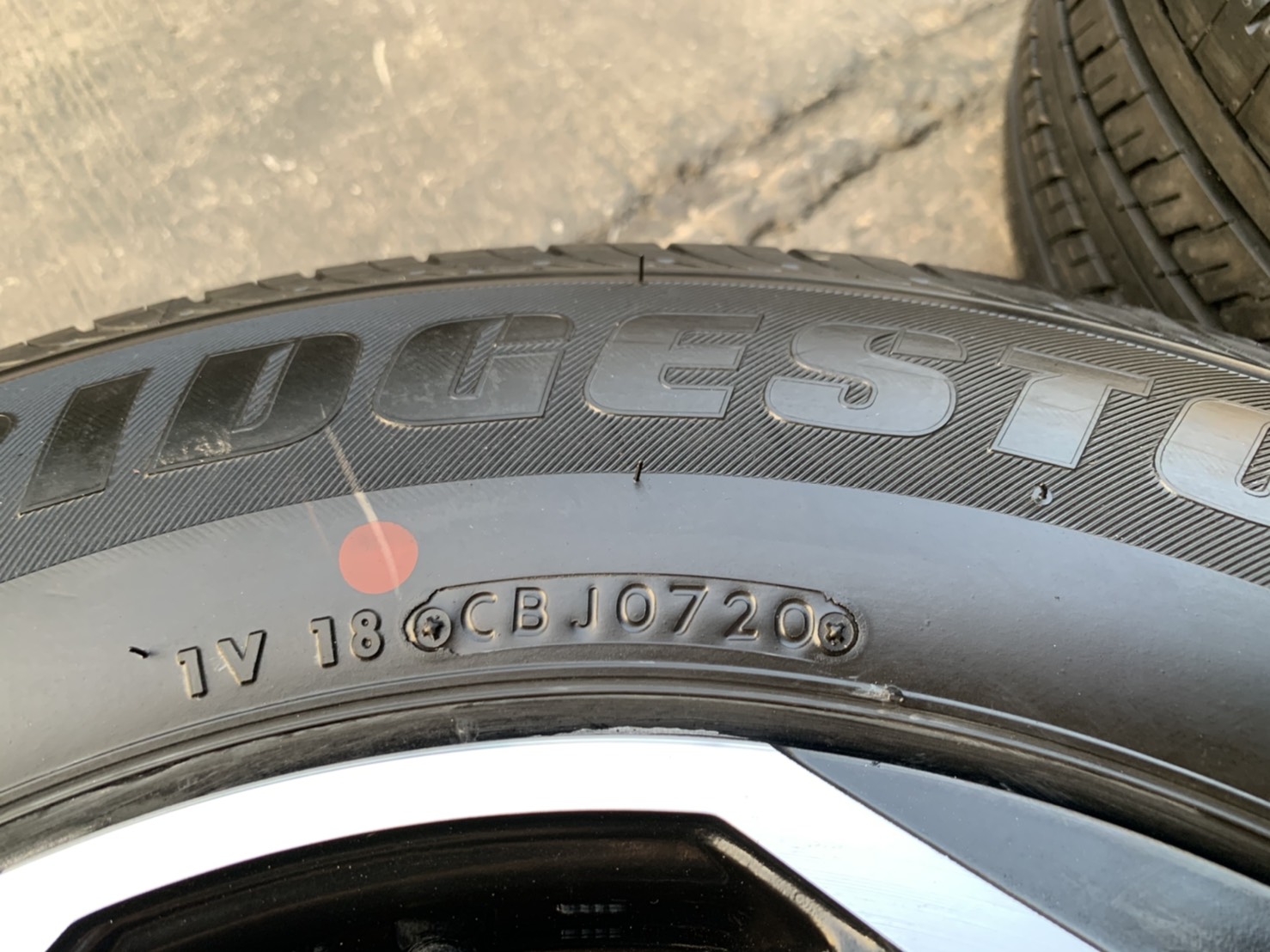 ล้อแม็ก 6รู139 ขอบ 15 ดำปัดหน้าเงา พร้อมยางป้ายแดง 215-70-15 Bridgestone ปี 20 สวยกริ๊บๆ ล้อแม็ก 6รู139 ขอบ 15 ดำปัดหน้าเงา พร้อมยางป้ายแดง 215-70-15 Bridgestone ปี 20 สวยกริ๊บๆ