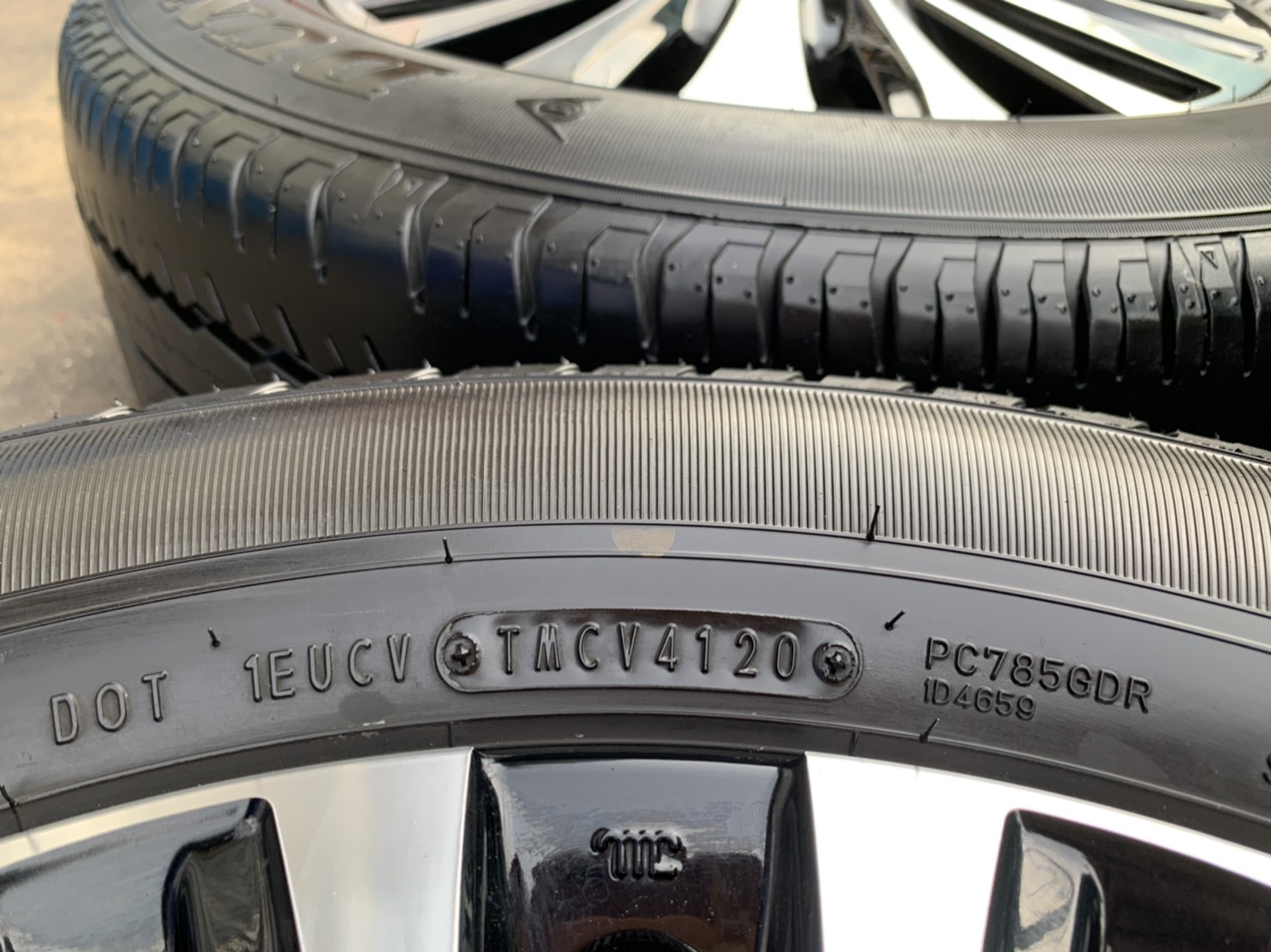 ล้อแม็ก 6รู130 Toyota Majesty ตัวท็อป รุ่นใหม่ล่าสุด ขอบ 17 พร้อมยาง 235-60-17 Dunlop ปลายปี 20 ล้อยางแท้จากญี่ปุ่น ล้อแม็ก 6รู130 Toyota Majesty ตัวท็อป รุ่นใหม่ล่าสุด ขอบ 17 พร้อมยาง 235-60-17 Dunlop ปลายปี 20 ล้อยางแท้จากญี่ปุ่น