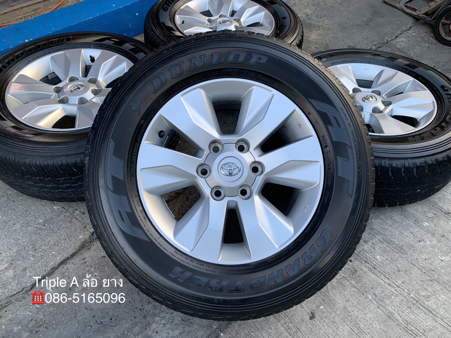 ล้อแม็ก Toyota Revo ขอบ17 พร้อมยาง 265-65-17 Dunlop ปี 16 ล้อแม็ก Toyota Revo ขอบ17 พร้อมยาง 265-65-17 Dunlop ปี 16