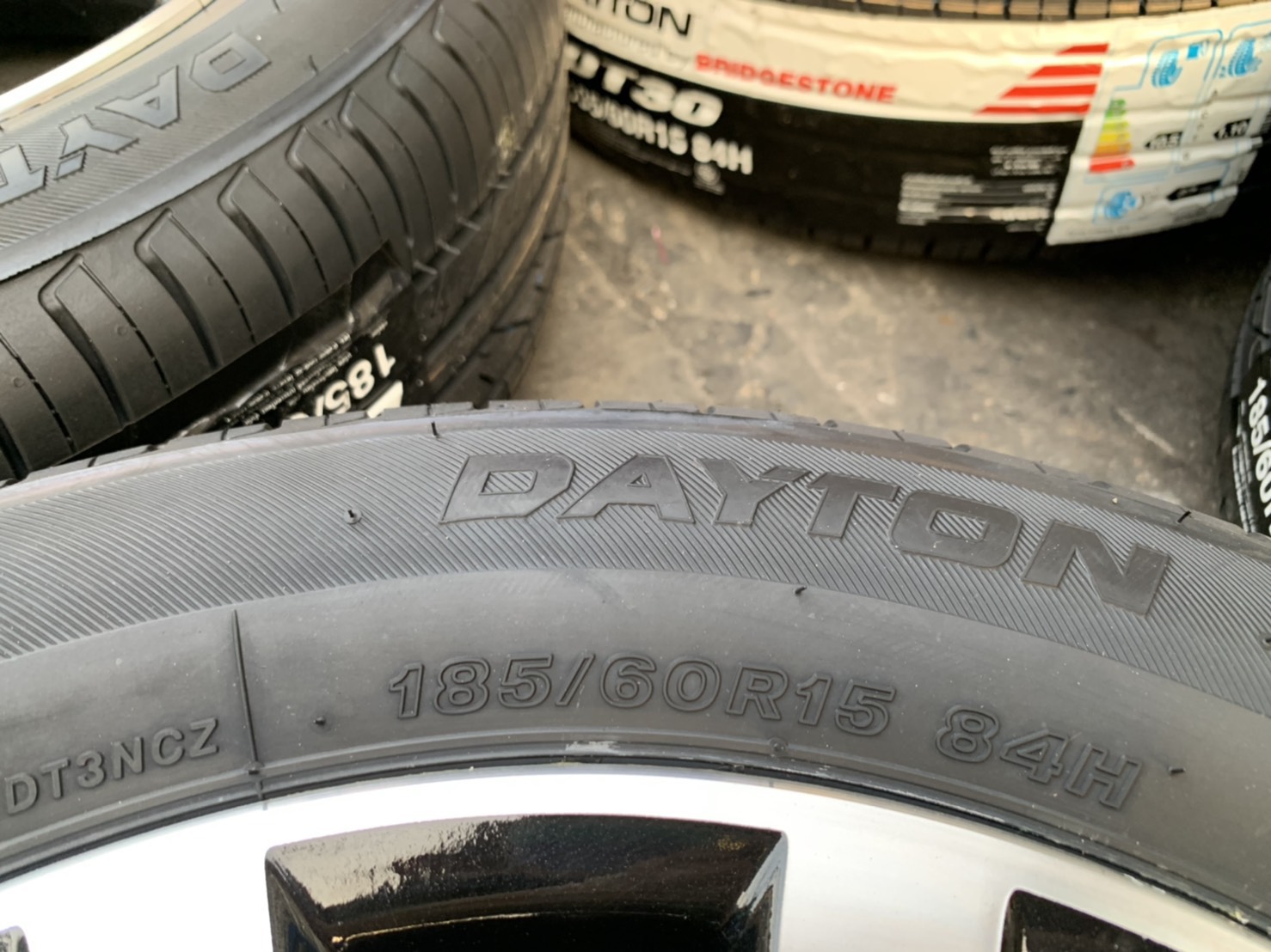 ล้อแม็ก Toyota Vios 12 ก้าน ขอบ 15 สีดำปัดหน้าเงา พร้อมยางใหม่ 185-60-15 DAYTON ปี 21 สวยกริ๊บๆ ล้อแม็ก Toyota Vios 12 ก้าน ขอบ 15 สีดำปัดหน้าเงา พร้อมยางใหม่ 185-60-15 DAYTON ปี 21 สวยกริ๊บๆ