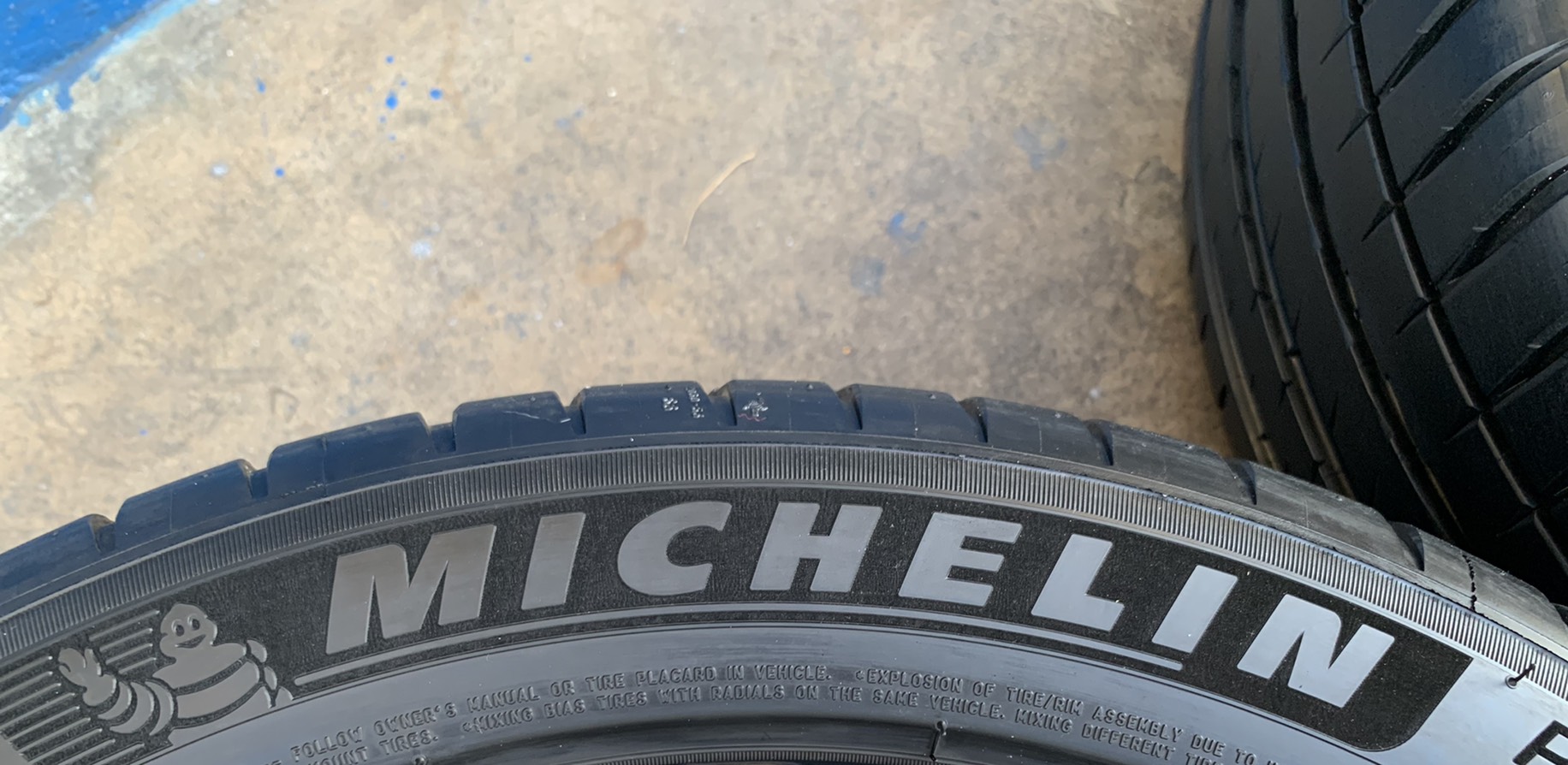 ยาง 215-50-17 Michelin ปี 19 สวยๆ ยาง 215-50-17 Michelin ปี 19 สวยๆ