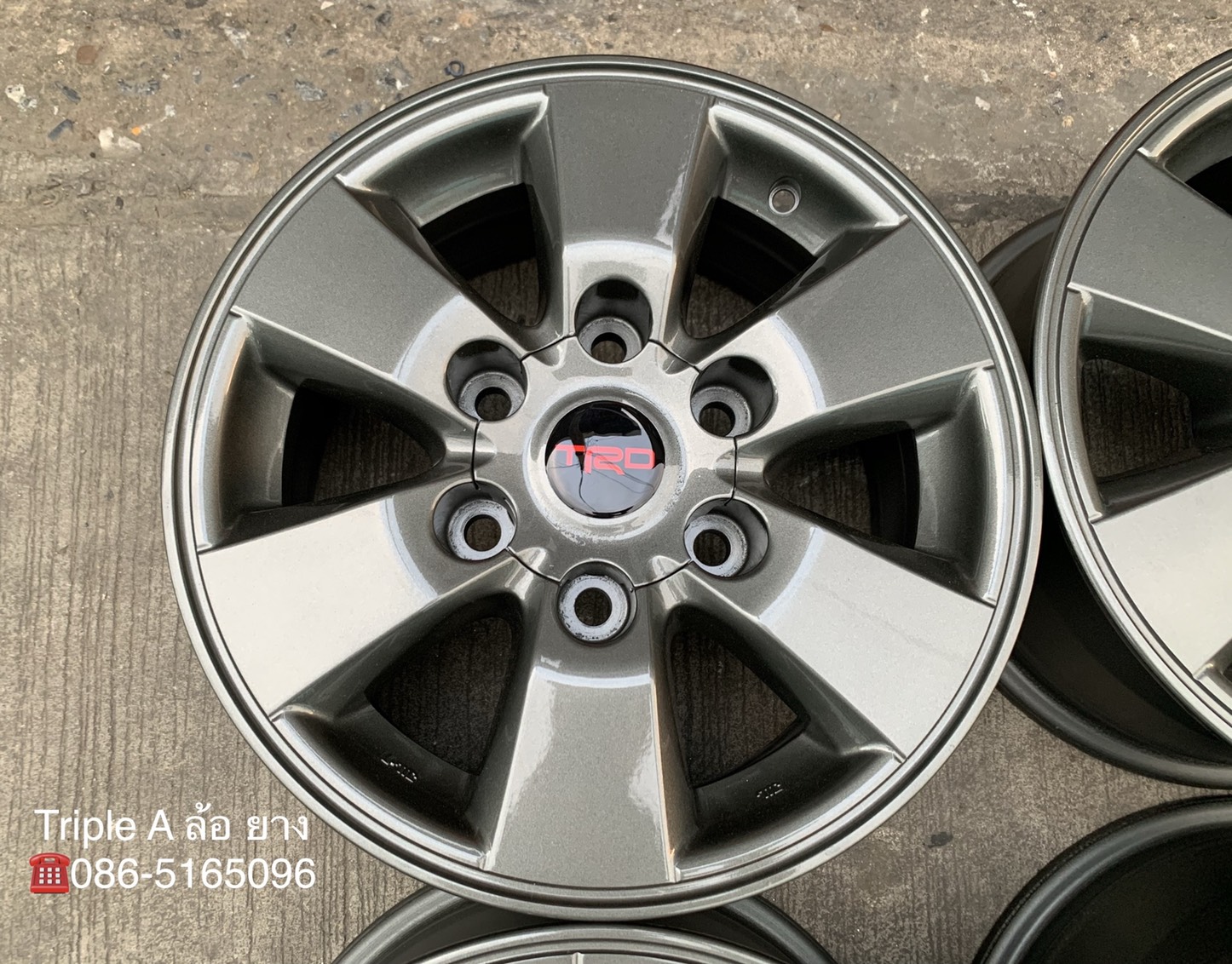 ล้อแม็ก Toyota Vigo Preruner ขอบ 15 สีเทากัน ใส่กับ Vigo ,Revo ,รถตู้ ได้เลย ล้อแม็ก Toyota Vigo Preruner ขอบ 15 สีเทากัน ใส่กับ Vigo ,Revo ,รถตู้ ได้เลย