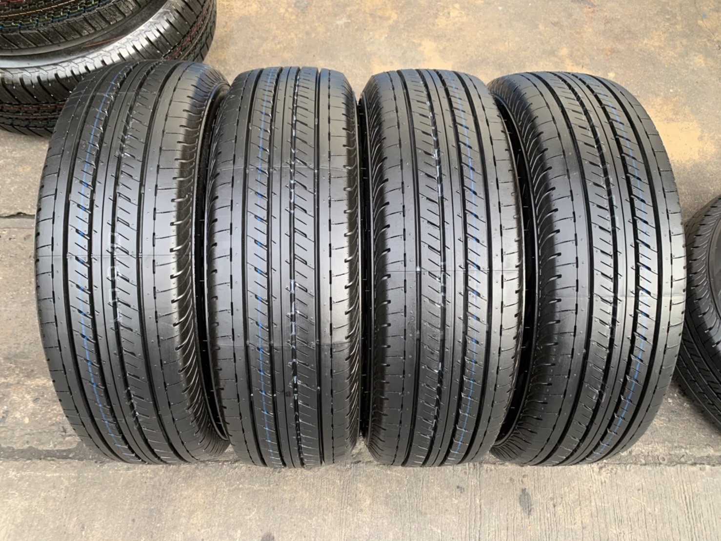 ล้อแม็กป้ายแดง Toyota Revo ขอบ 16 พร้อมยางใหม่ป้ายแดง 215-65-16 Bridgestone ปี 21 ใหม่กริ๊บ ล้อแม็กป้ายแดง Toyota Revo ขอบ 16 พร้อมยางใหม่ป้ายแดง 215-65-16 Bridgestone ปี 21 ใหม่กริ๊บ