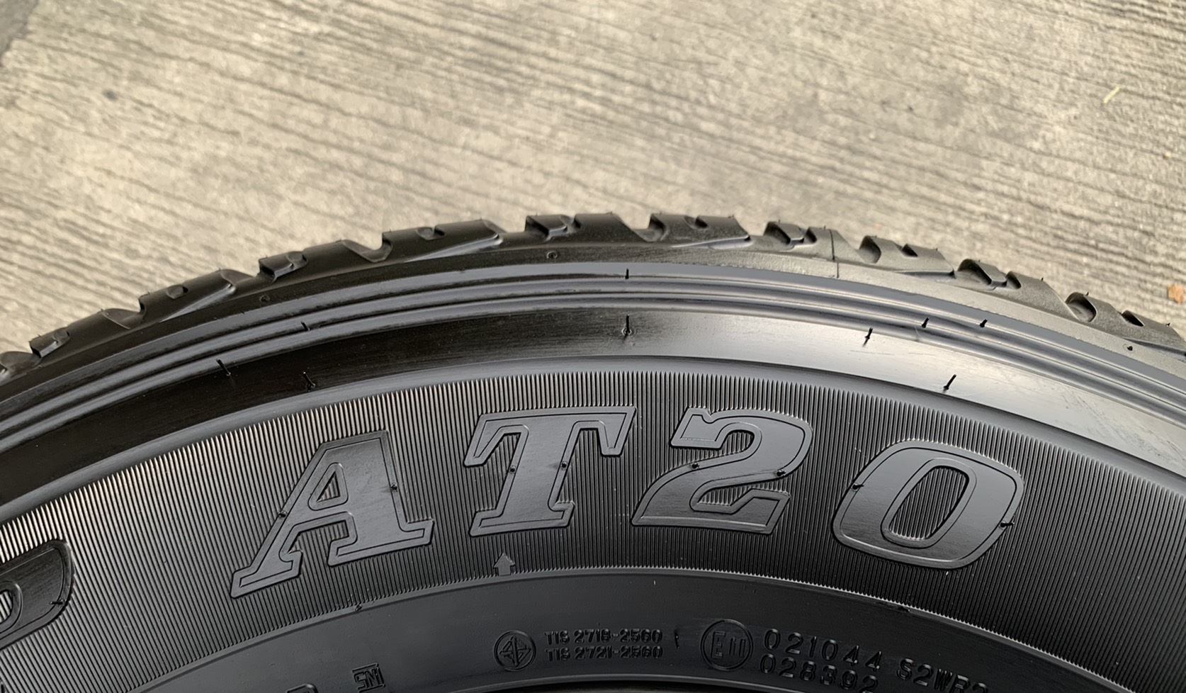ยางป้ายแดง 245-70-16 Dunlop ปี 20 สวยกริ๊บๆ