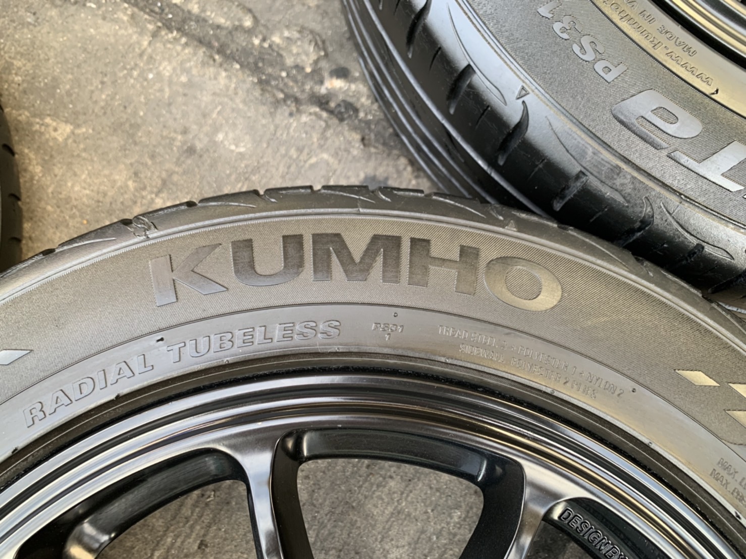 ล้อแม็ก 4รู100 ZE40 ขอบ 15 สีดำ แถมยาง 195-55-15 KUMHO ปี 17 ล้อแม็ก 4รู100 ZE40 ขอบ 15 สีดำ แถมยาง 195-55-15 KUMHO ปี 17