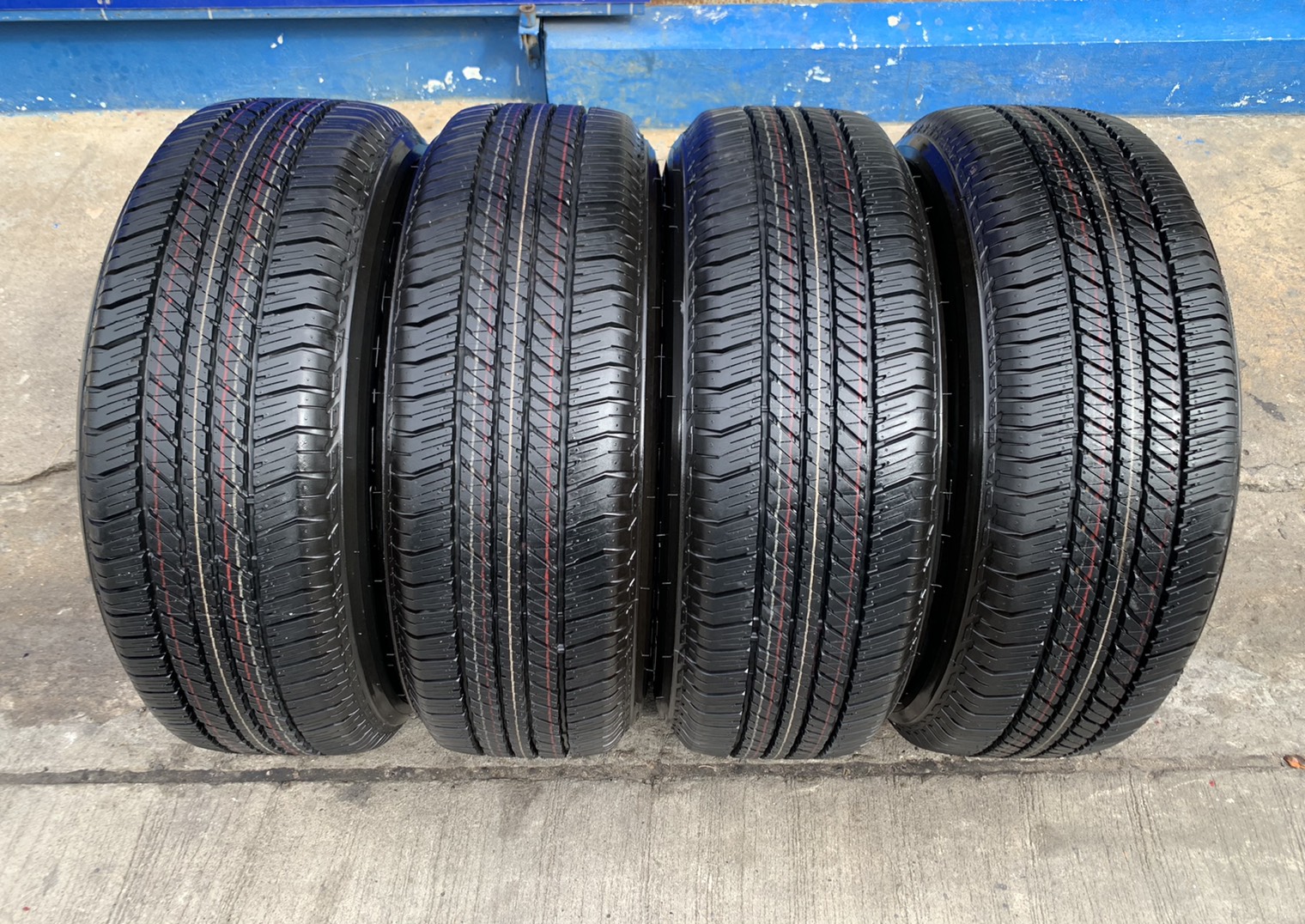 ล้อแม็กป้ายแดง Ford Ranger XLT ขอบ 17 สีดำแท้ พร้อมยางใหม่ป้ายแดง 265-65-17 Bridgestone ปี 21 ใหม่มากกริ๊บๆ ล้อแม็กป้ายแดง Ford Ranger XLT ขอบ 17 สีดำแท้ พร้อมยางใหม่ป้ายแดง 265-65-17 Bridgestone ปี 21 ใหม่มากกริ๊บๆ