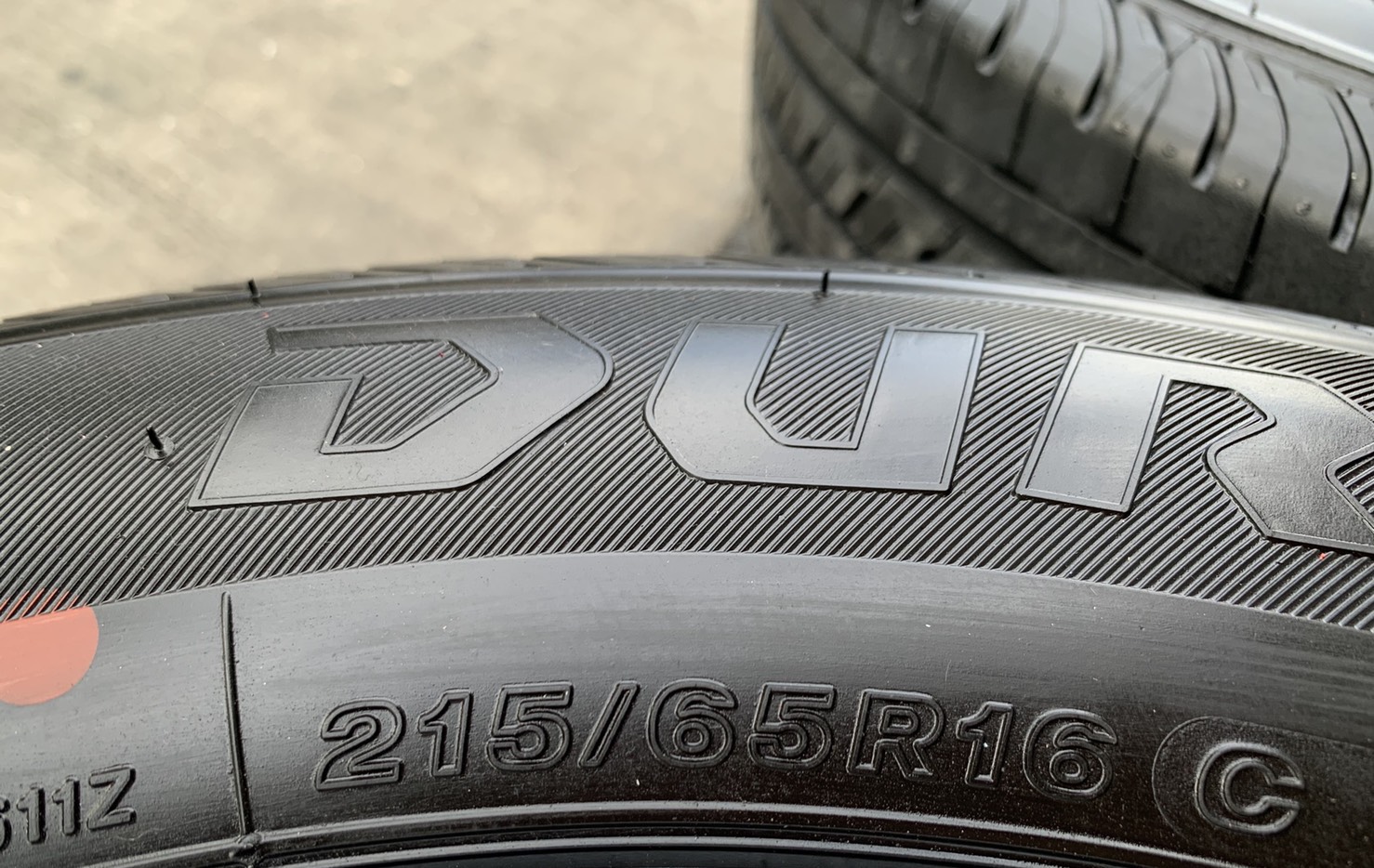 ยางใหม่ป้ายแดง 215-65-16 Bridgestone ปี 20 ใหม่กริ๊บๆ ใส่กับรถกระบะตัวเตี้ยได้ทุกรุ่น