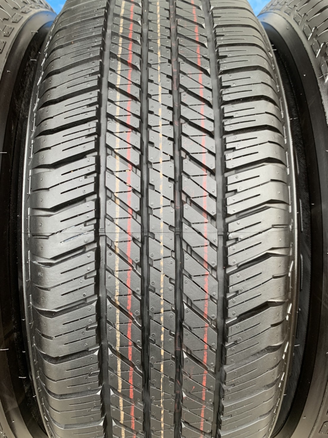 ล้อแม็กป้ายแดง Ford Ranger XLT รุ่นใหม่ ขอบ 17 สีดำแท้ พร้อมยางใหม่ป้ายแดง 265-65-17 Bridgestone ปี 