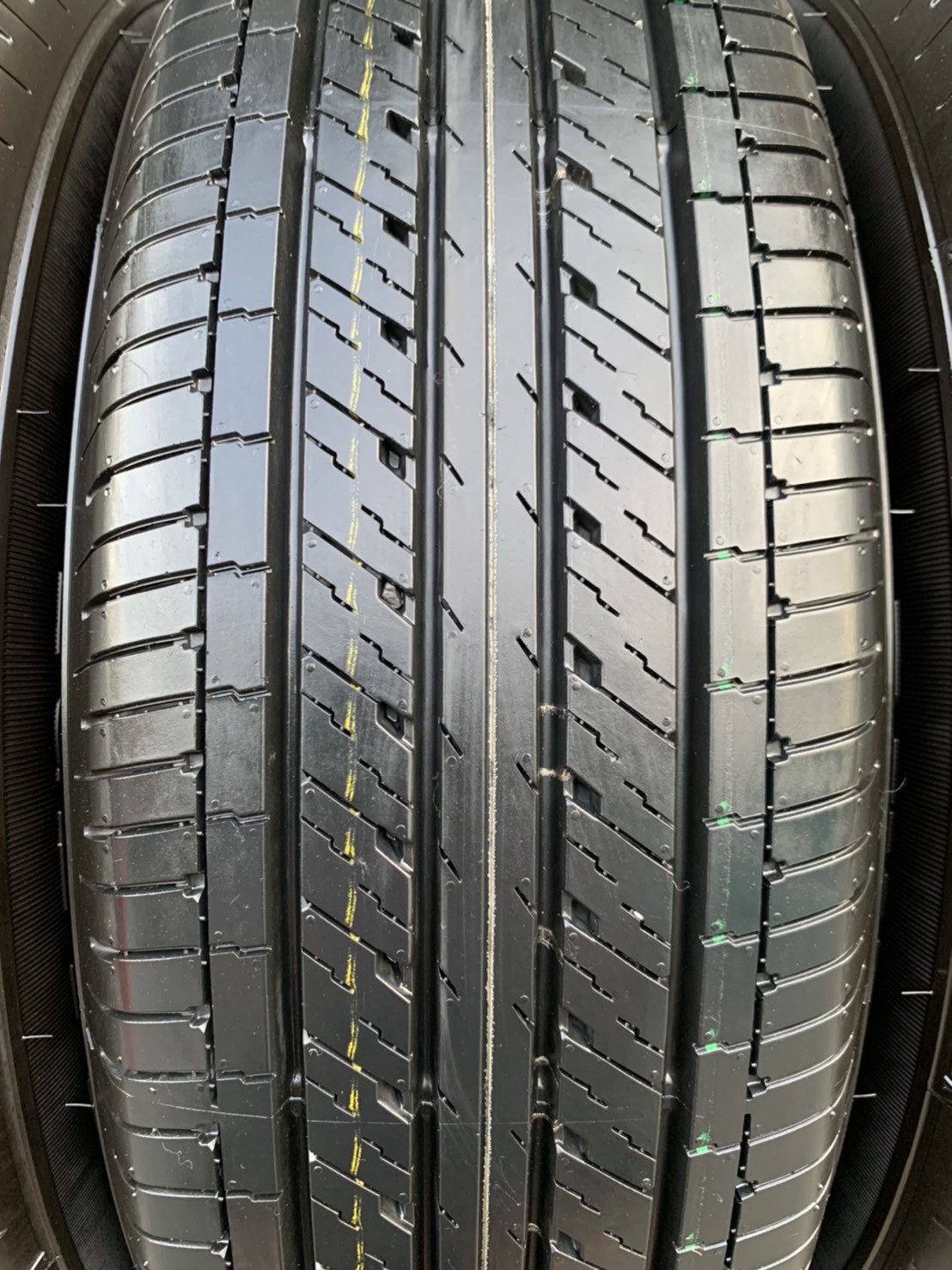 ยางป้ายแดง 215-65-16 Dunlop ปลายปี 20 สวยกริ๊บ เหมาะสำหรับ รถกระบะตัวเตี้ยทุกรุ่น