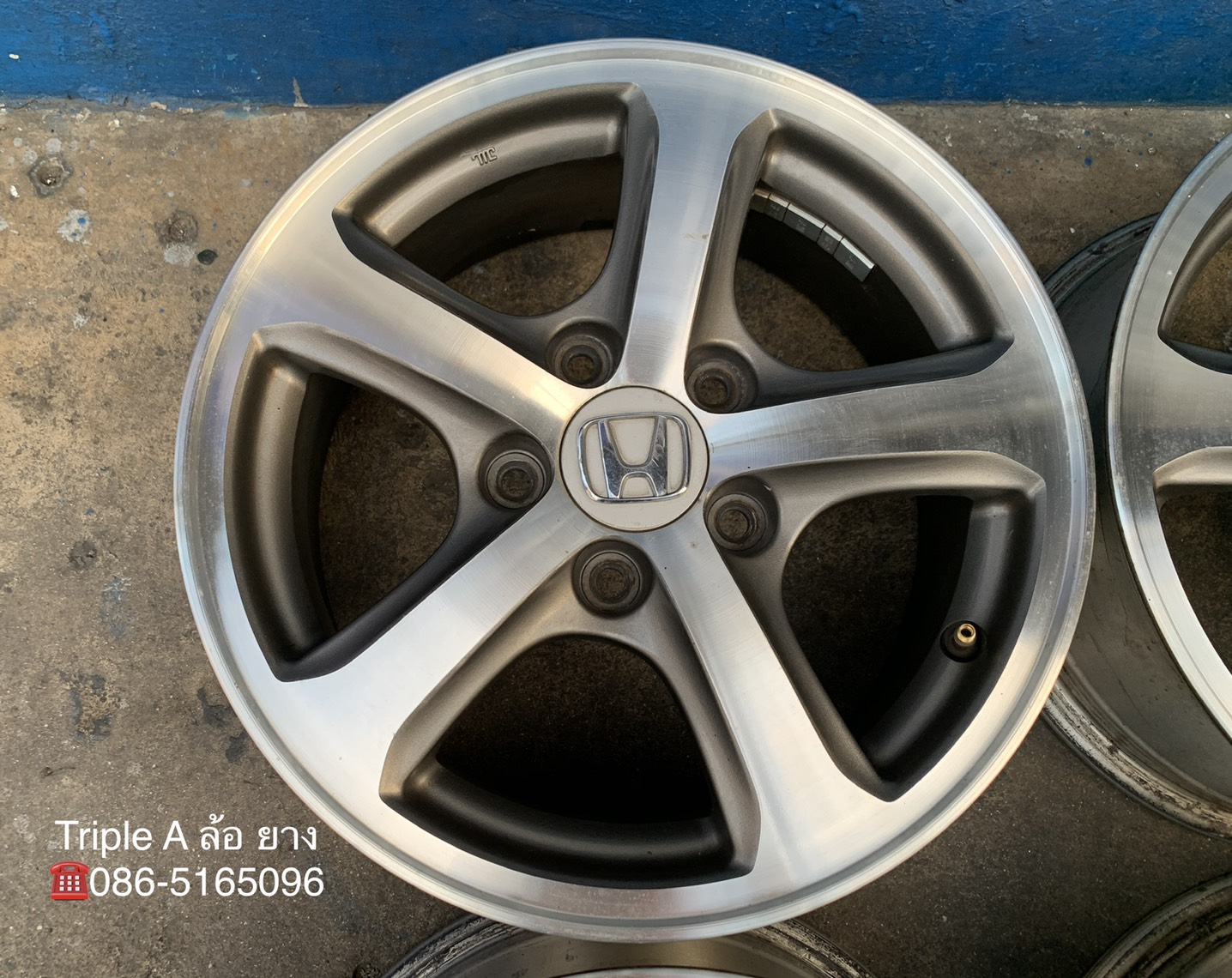ล้อแม็ก 5รู114 Honda Civic FD ขอบ 15 สีเทาหน้าเงา สภาพดี ล้อแม็ก 5รู114 Honda Civic FD ขอบ 15 สีเทาหน้าเงา สภาพดี