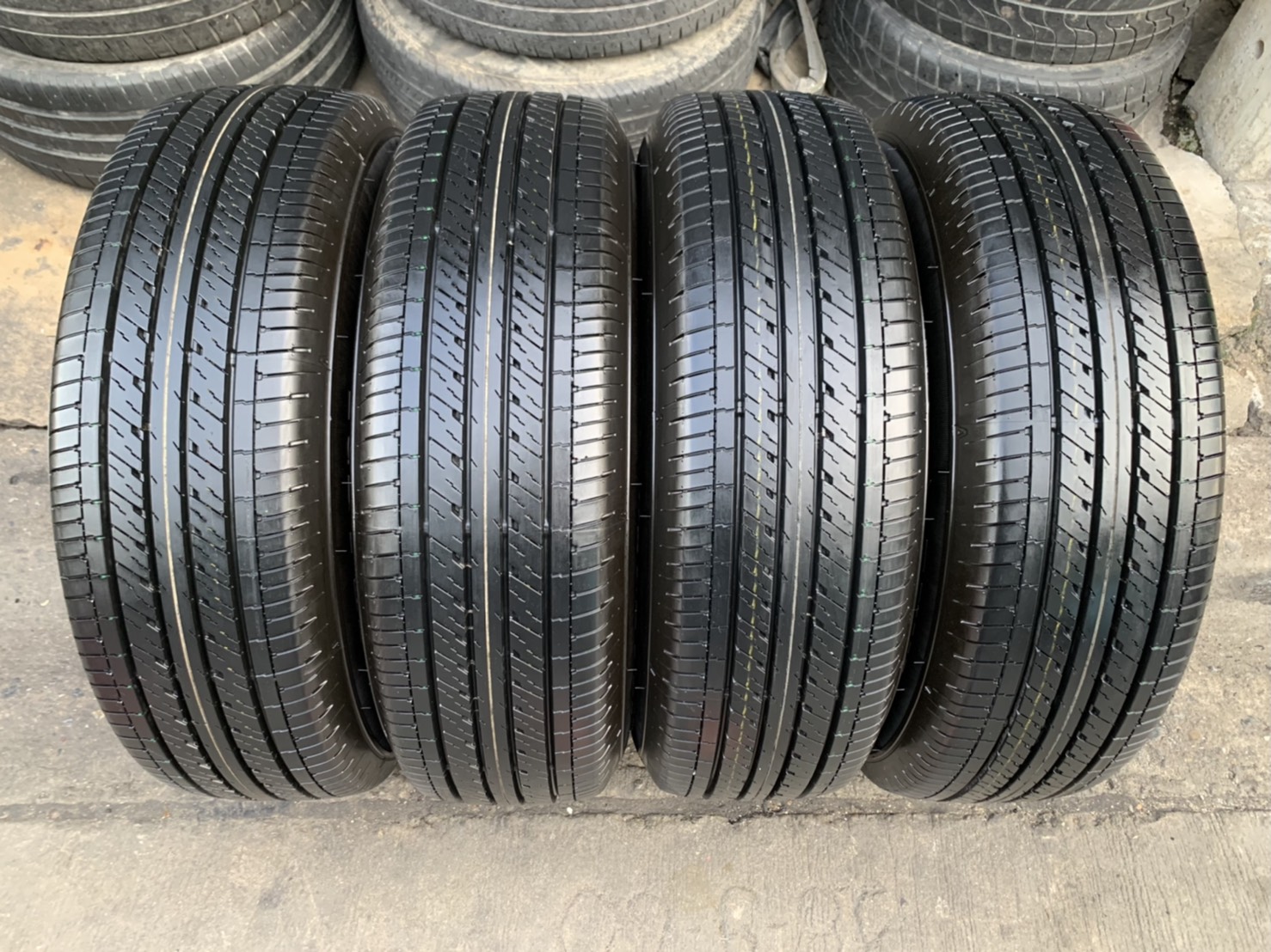 ล้อแม็กป้ายแดง Toyota Revo ขอบ 16 พร้อมยางป้ายแดง 215-65-16 Dunlop ปลายปี 20 สวยกริ๊บๆ ล้อแม็กป้ายแดง Toyota Revo ขอบ 16 พร้อมยางป้ายแดง 215-65-16 Dunlop ปลายปี 20 สวยกริ๊บๆ
