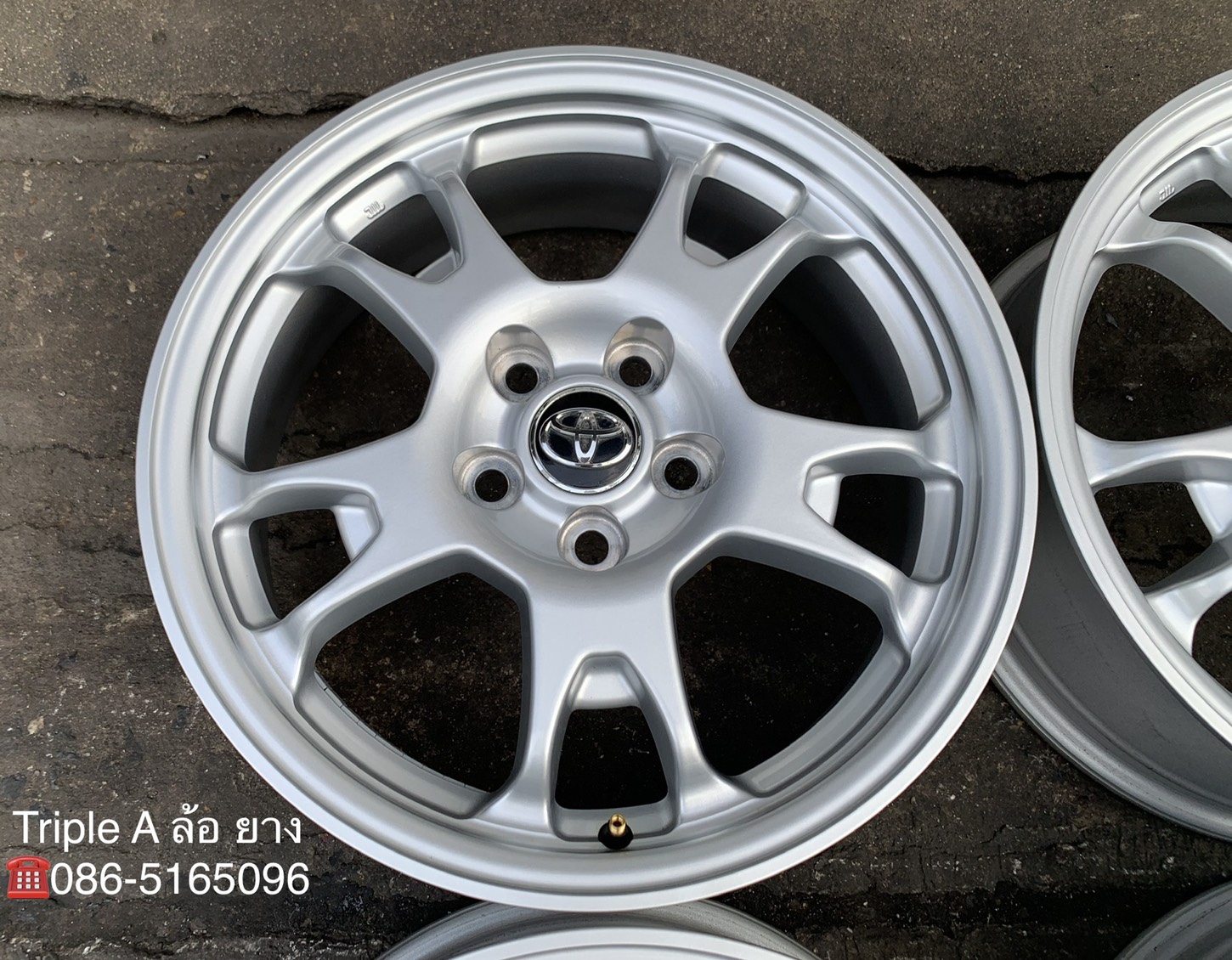 ล้อแม็กป้ายแดง 5รู114 Toyota Corolla Cross รุ่นใหม่ล่าสุด ขอบ 17 ล้อแม็กป้ายแดง 5รู114 Toyota Corolla Cross รุ่นใหม่ล่าสุด ขอบ 17