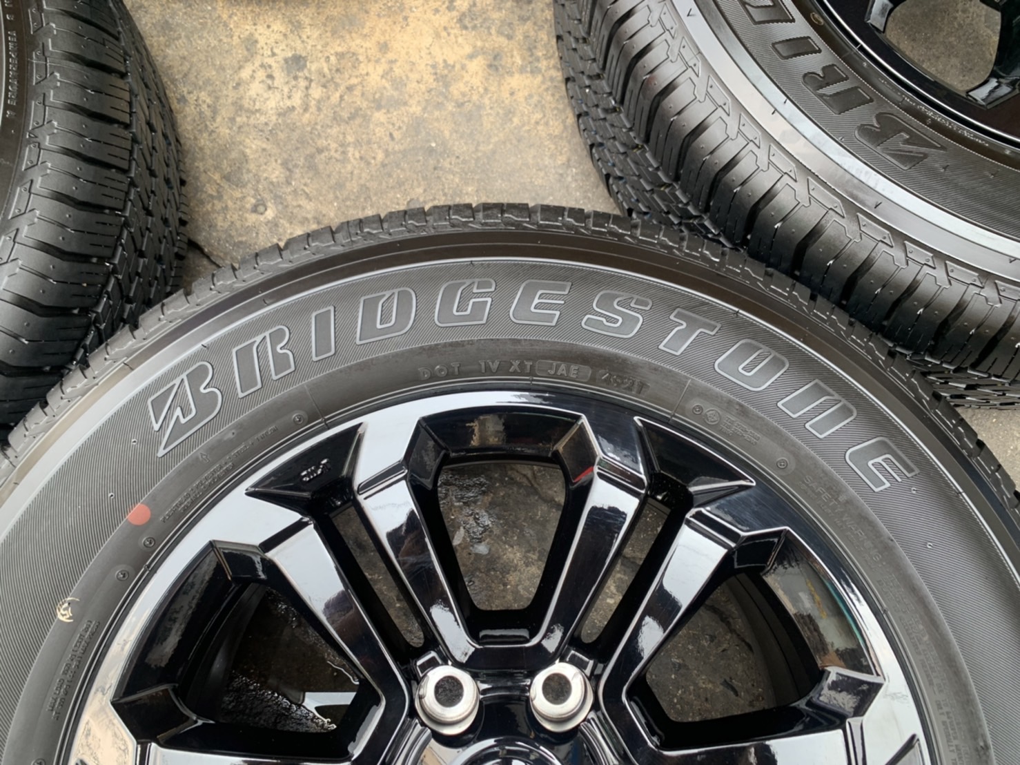 ล้อแม็กป้ายแดง Mitsu Triton Athlete รุ่นใหม่ล่าสุด ขอบ 18 สีดำแท้ พร้อมยางป้ายแดง 265-60-18 Bridgest