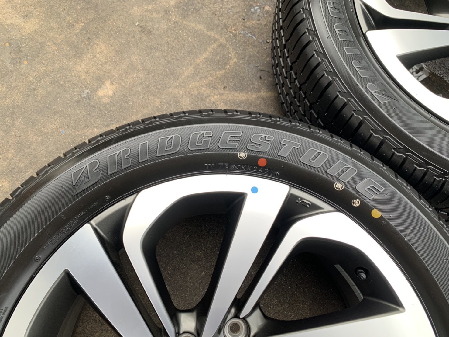 ล้อแม็กป้ายแดง ISUZU MU-X รุ่นใหม่ล่าสุด ขอบ 20 พร้อมยางใหม่ป้ายแดง 265-50-20 Bridgestone ปี 21 ใหม่กริ๊บ ล้อแม็กป้ายแดง ISUZU MU-X รุ่นใหม่ล่าสุด ขอบ 20 พร้อมยางใหม่ป้ายแดง 265-50-20 Bridgestone ปี 21 ใหม่กริ๊บ