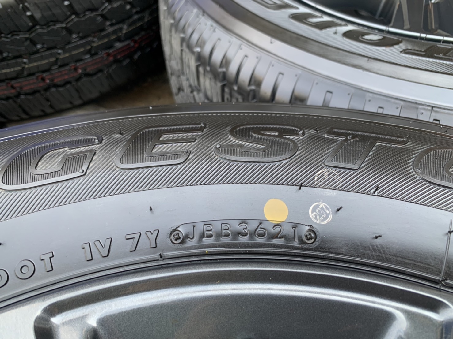 ล้อแม็กป้ายแดง Toyota Revo รุ่นใหม่ล่าสุด ขอบ 17 สีรมดำ พร้อมยางใหม่ป้ายแดง 265-65-17 Bridgestone ปล