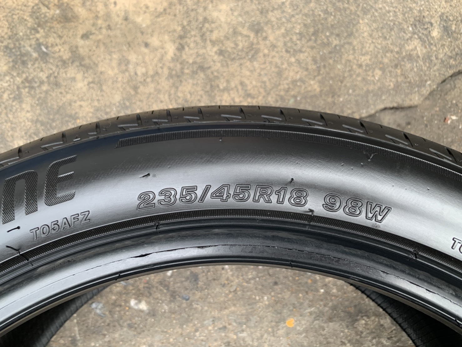 ยางป้ายแดง 235-45-18 Bridgestone สวยกริ๊บๆ ยางป้ายแดง 235-45-18 Bridgestone สวยกริ๊บๆ