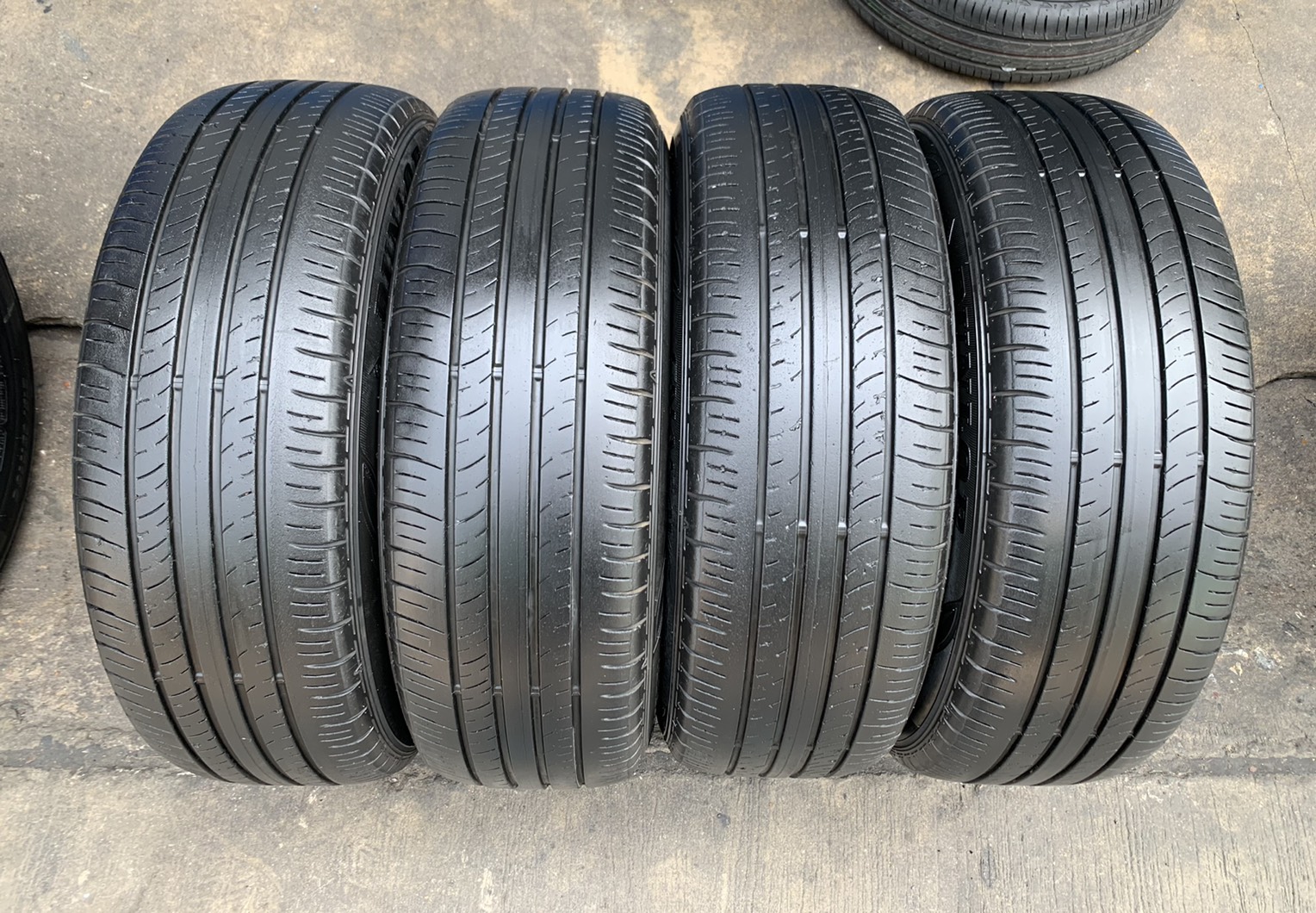 ล้อแม็ก 5รู114 Toyota CHR ขอบ 17 พร้อมยาง 215-60-17 Dunlop ปลายปี 18 ล้อแม็ก 5รู114 Toyota CHR ขอบ 17 พร้อมยาง 215-60-17 Dunlop ปลายปี 18