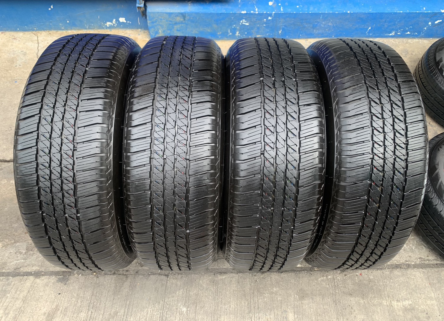 ล้อแม็กป้ายแดง Toyota Revo รุ่นใหม่ล่าสุด ขอบ 18 ดำหน้าเงา พร้อมยางยางป้ายแดง 265-60-18 Bridgestone ล้อแม็กป้ายแดง Toyota Revo รุ่นใหม่ล่าสุด ขอบ 18 ดำหน้าเงา พร้อมยางยางป้ายแดง 265-60-18 Bridgestone