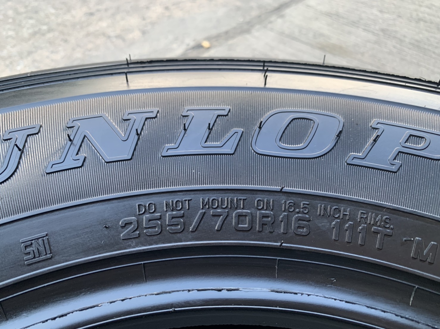 ยางใหม่ป้ายแดง 255-70-16 Dunlop ปี 21 ใหม่ยกห้าง สวยกริ๊บ ใส่แทน 245-70-16 หรือ 265-70-16 ได้เลย ยางใหม่ป้ายแดง 255-70-16 Dunlop ปี 21 ใหม่ยกห้าง สวยกริ๊บ ใส่แทน 245-70-16 หรือ 265-70-16 ได้เลย