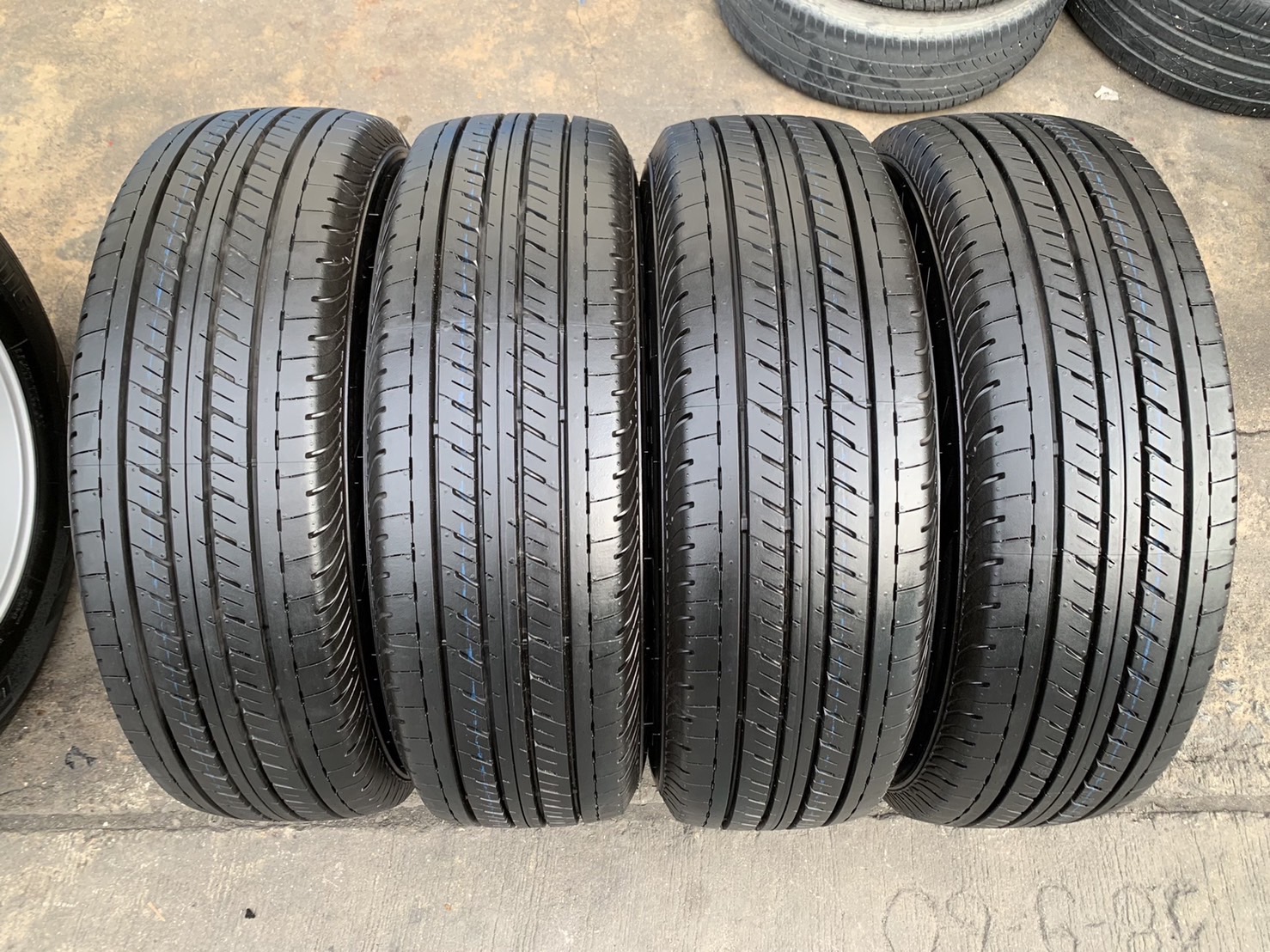 ล้อแม็ก Toyota Vigo ขอบ 16 พร้อมยางป้ายแดง 215-65-16 Bridgestone ปลายปี 20 สวยๆ