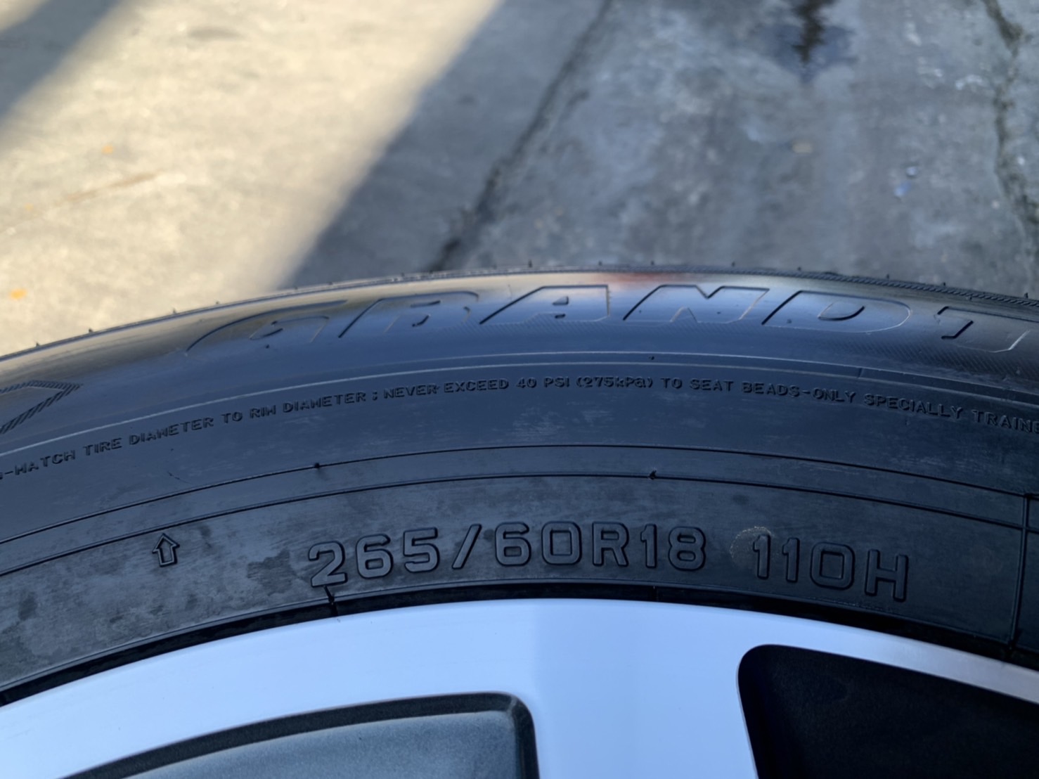 ล้อแม็ก Toyota Fortuner ขอบ 18 ดำหน้าเงา พร้อมยาง 265-60-18 Dunlop ปลายปี 17 สภาพดี