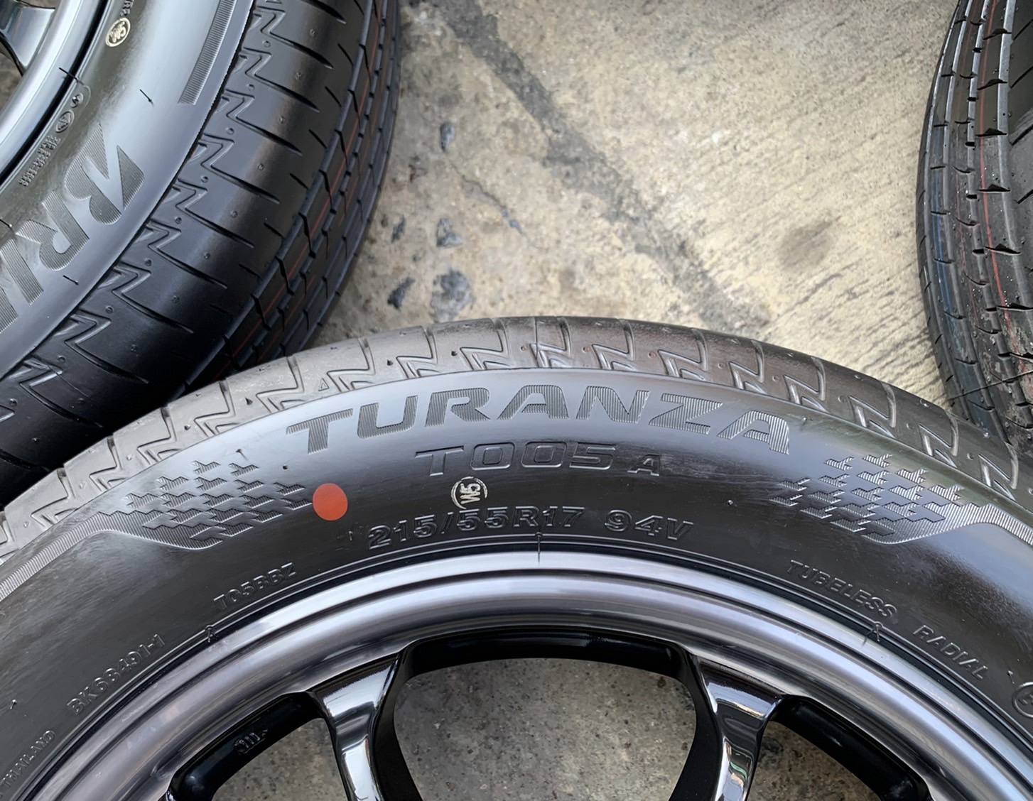 ล้อแม็กป้ายแดง Toyota Revo GR Sport รุ่นใหม่ล่าสุด ขอบ 17 พร้อมยางใหม่ป้ายแดง 215-55-17 Bridgestone 