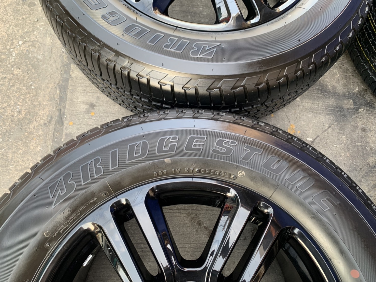 ล้อแม็กป้ายแดง Ford Wildtrak รุ่นใหม่ล่าสุด ขอบ 18 สีดำแท้ พร้อมยางใหม่ป้ายแดง 265-60-18 Bridgestone ล้อแม็กป้ายแดง Ford Wildtrak รุ่นใหม่ล่าสุด ขอบ 18 สีดำแท้ พร้อมยางใหม่ป้ายแดง 265-60-18 Bridgestone