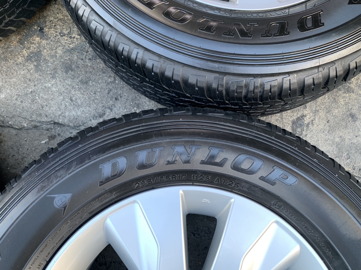 ล้อแม็ก Toyota Revo ขอบ17 พร้อมยาง 265-65-17 Dunlop ปี 16 
