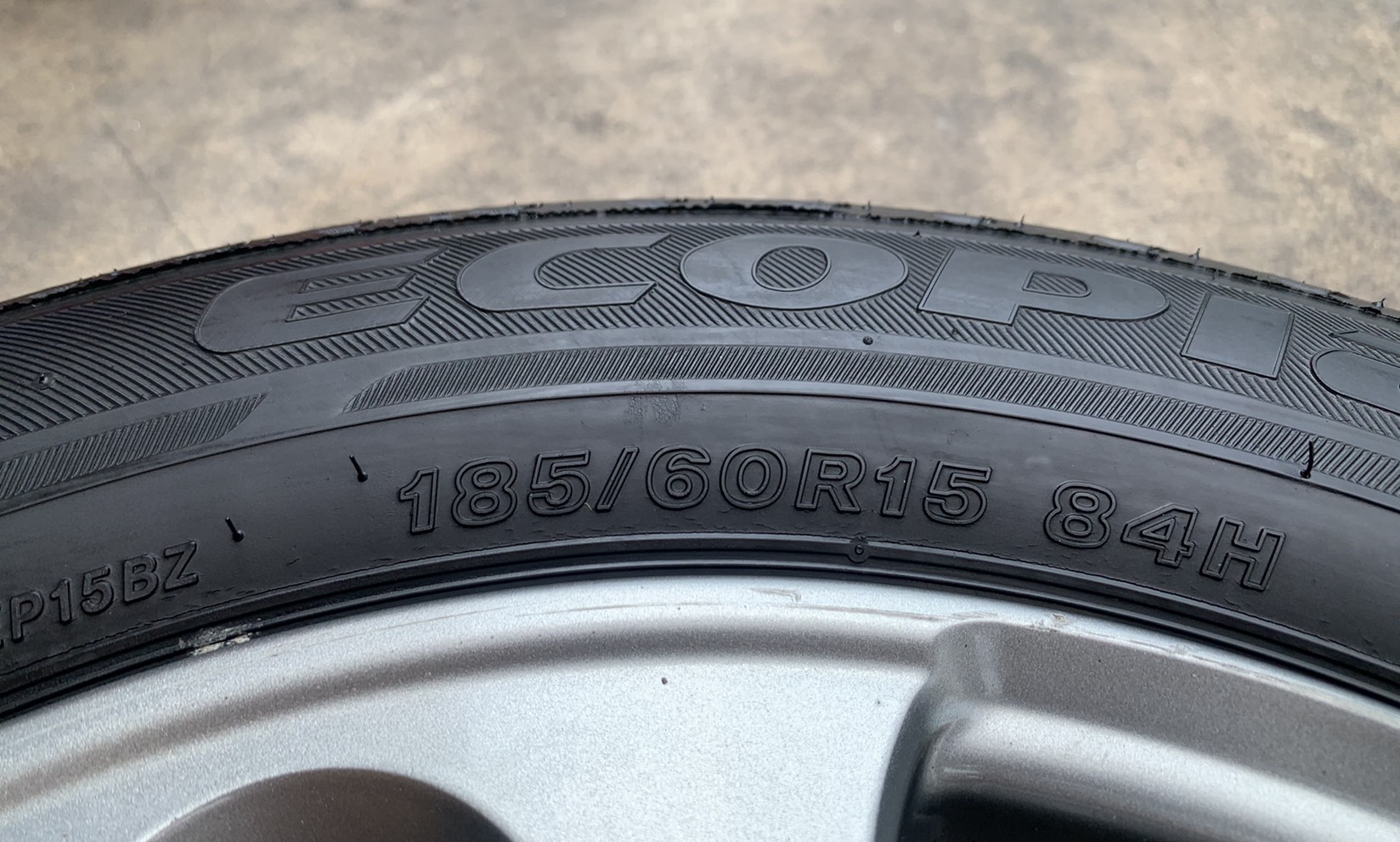 ล้อแม็ก Toyota Vios รุ่น ฉลอง 50 ปี ขอบ 15 สีรมดำ พร้อมยาง 185-60-15 Bridgestone ปี 18 ล้อแม็ก Toyota Vios รุ่น ฉลอง 50 ปี ขอบ 15 สีรมดำ พร้อมยาง 185-60-15 Bridgestone ปี 18