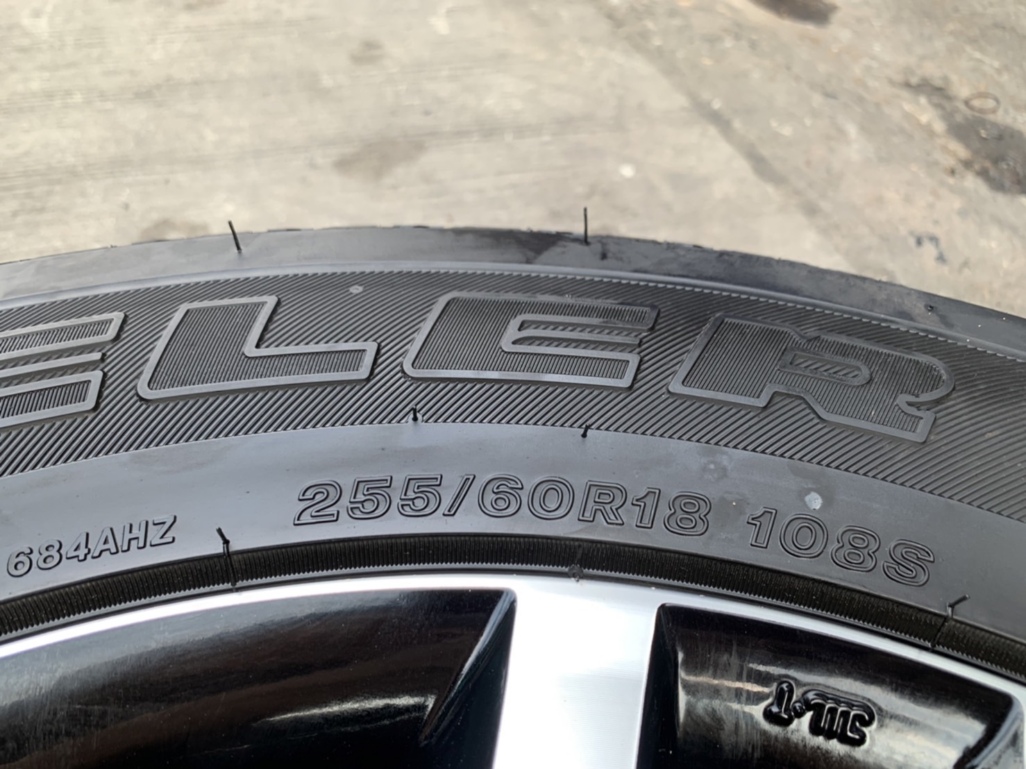 ล้อแม็ก ISUZU D-Max Hi-lander STEALTH รุ่นพิเศษ ขอบ 18 พร้อมยาง 255-60-18 Bridgestone ปี 19 ล้อแม็ก ISUZU D-Max Hi-lander STEALTH รุ่นพิเศษ ขอบ 18 พร้อมยาง 255-60-18 Bridgestone ปี 19
