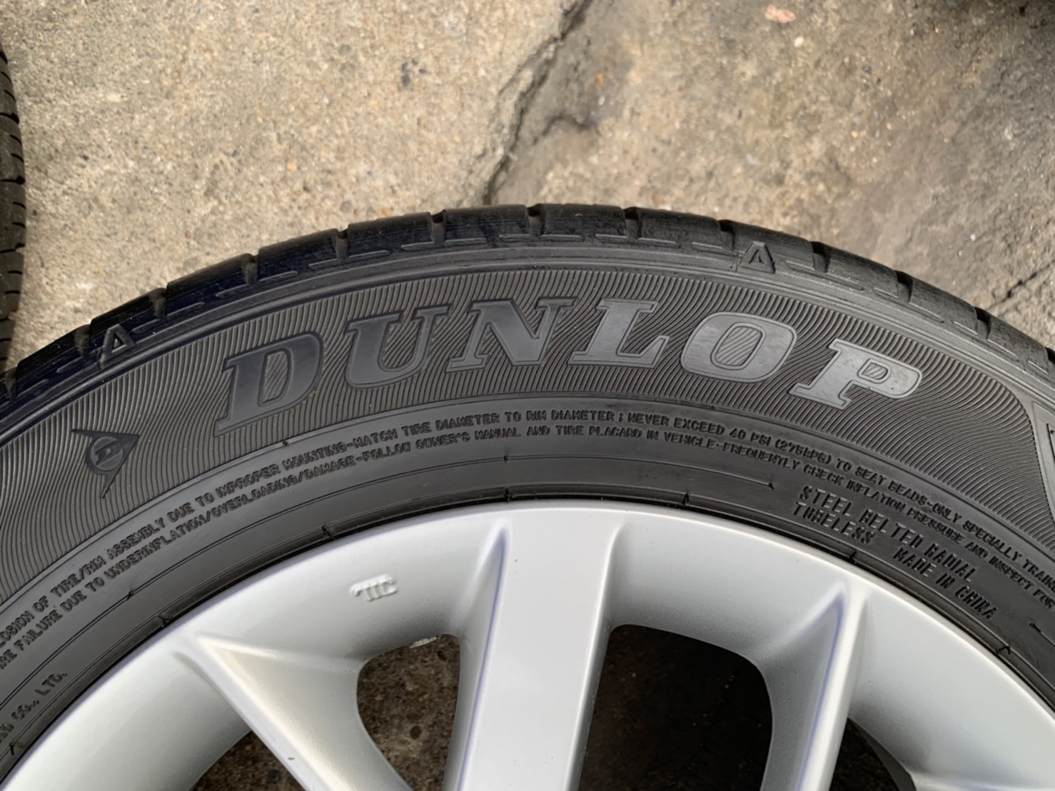 ล้อแม็ก Nissan Note ขอบ 15 พร้อมยาง 185-65-15 Dunlop ปี 18 ใส่กับ March, Almera ได้เลย ล้อแม็ก Nissan Note ขอบ 15 พร้อมยาง 185-65-15 Dunlop ปี 18 ใส่กับ March, Almera ได้เลย