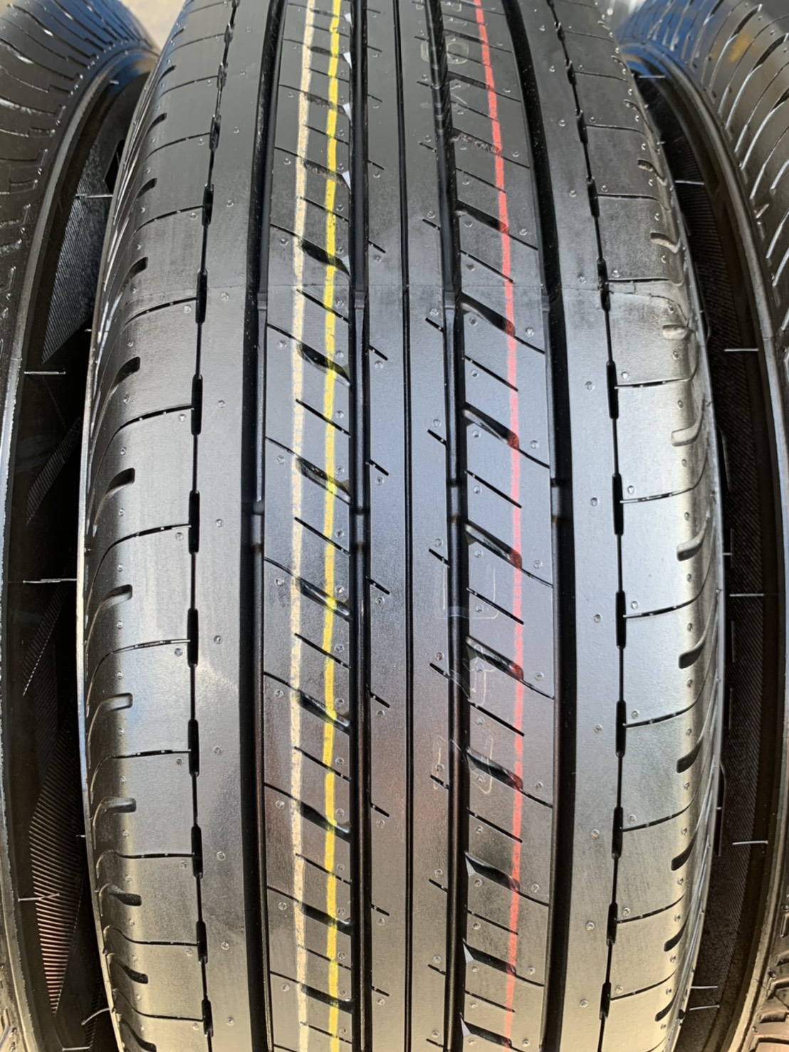ยางใหม่ป้ายแดง 215-70-16 Bridgestone ปลายปี 20 ใหม่กริ๊บๆ เหมาะสำหรับ รถกระบะตัวเตี้ยทุกรุ่น