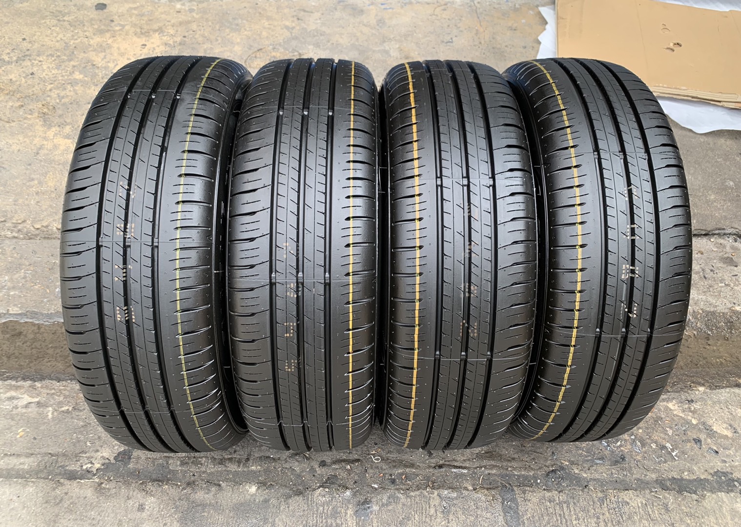 ล้อแม็กป้ายแดง Toyota Yaris Sport รุ่นใหม่ล่าสุด ขอบ 15 สีดำหน้าเงา พร้อมยางใหม่ป้ายแดง 185-60-15 Dunlop ปลายปี 21 ใหม่ยกห้าง ถอดจากโชว์รูม ล้อแม็กป้ายแดง Toyota Yaris Sport รุ่นใหม่ล่าสุด ขอบ 15 สีดำหน้าเงา พร้อมยางใหม่ป้ายแดง 185-60-15 Dunlop ปลายปี 21 ใหม่ยกห้าง ถอดจากโชว์รูม