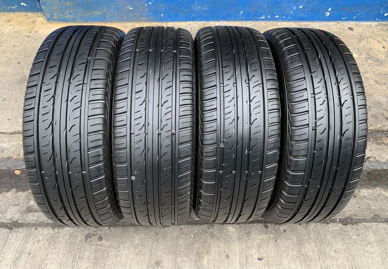 ล้อแม็ก Toyota Fortuner TRD แท้ ขอบ 20 ดำหน้าเงา พร้อมยางน้องๆป้ายแดง 265-50-20 Dunlop ปี 20 สวยๆ ล้อแม็ก Toyota Fortuner TRD แท้ ขอบ 20 ดำหน้าเงา พร้อมยางน้องๆป้ายแดง 265-50-20 Dunlop ปี 20 สวยๆ