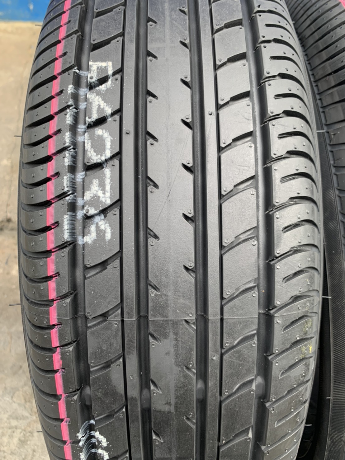 ล้อแม็กป้ายแดง Toyota Yaris Ativ ขอบ 15 สีเทาหน้าเงา พร้อมยางใหม่ 185-60-15 Yokohama ปี 20 สวยกริ๊บ