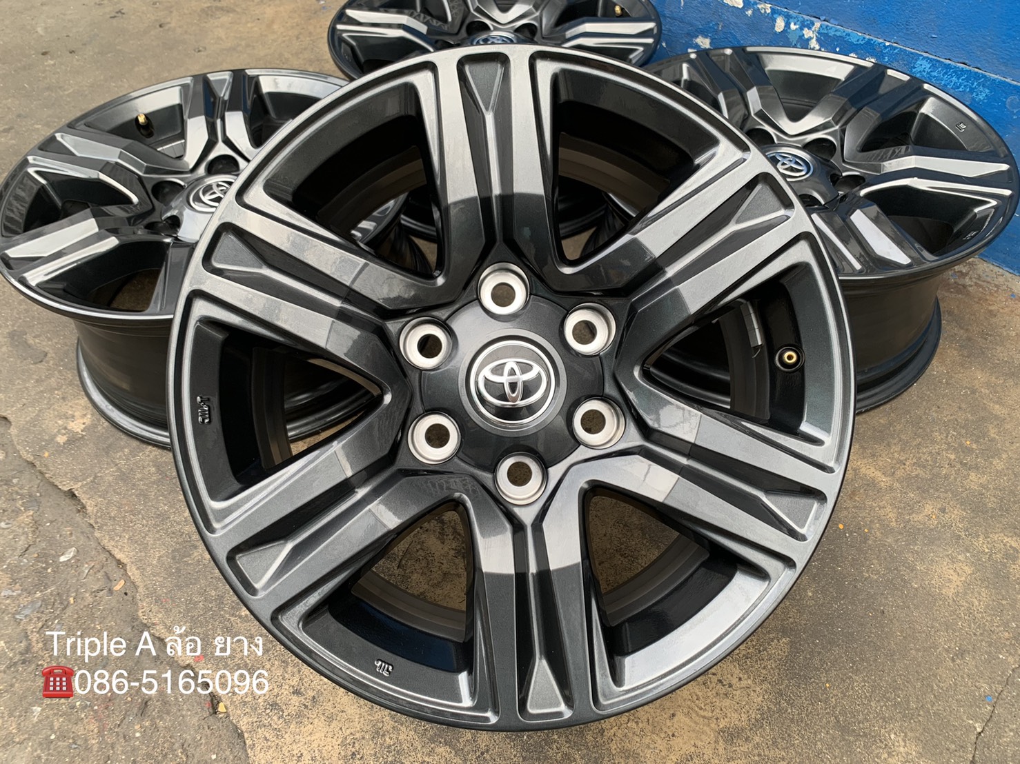 ล้อแม็กป้ายแดง Toyota Revo รุ่นใหม่ล่าสุด ขอบ 17 สวยๆ ล้อแม็กป้ายแดง Toyota Revo รุ่นใหม่ล่าสุด ขอบ 17 สวยๆ