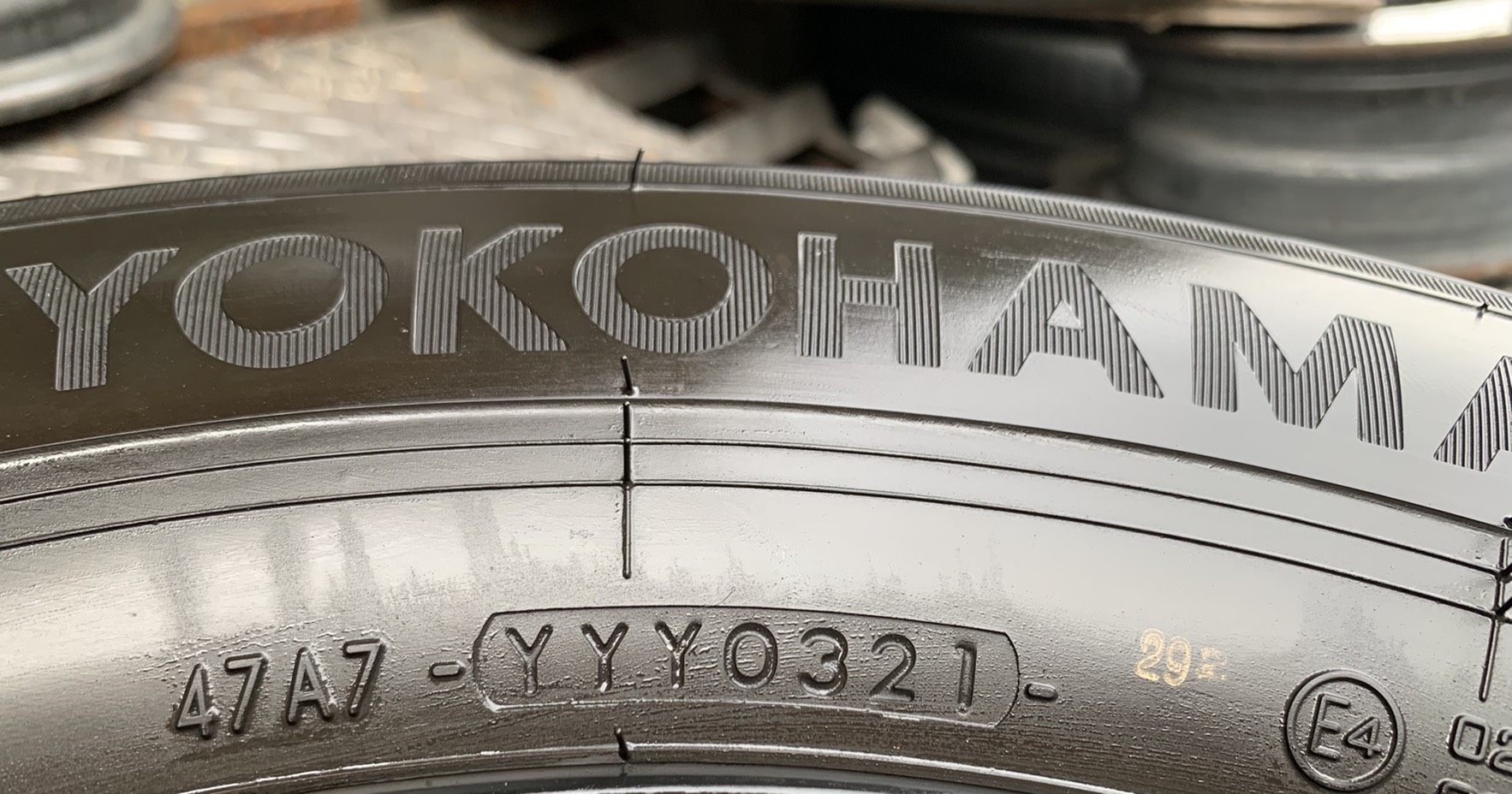 ยางป้ายแดง 235-65-16 Yokohama ปี 21 สวยๆ ยางป้ายแดง 235-65-16 Yokohama ปี 21 สวยๆ