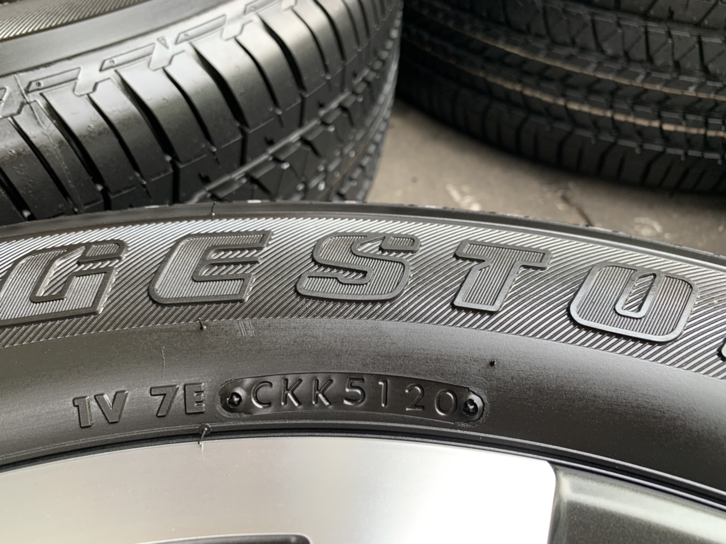 ล้อแม็กป้ายแดง ISUZU MU-X รุ่นใหม่ล่าสุด ขอบ 20 พร้อมยางใหม่ป้ายแดง 265-50-20 Bridgestone รถเพิ่งออก ล้อแม็กป้ายแดง ISUZU MU-X รุ่นใหม่ล่าสุด ขอบ 20 พร้อมยางใหม่ป้ายแดง 265-50-20 Bridgestone รถเพิ่งออก