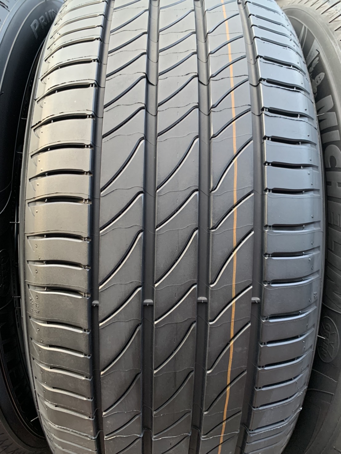 ยางใหม่ 215-55-17 Michelin ปลายปี 20 ใหม่ๆ กริ๊บๆ