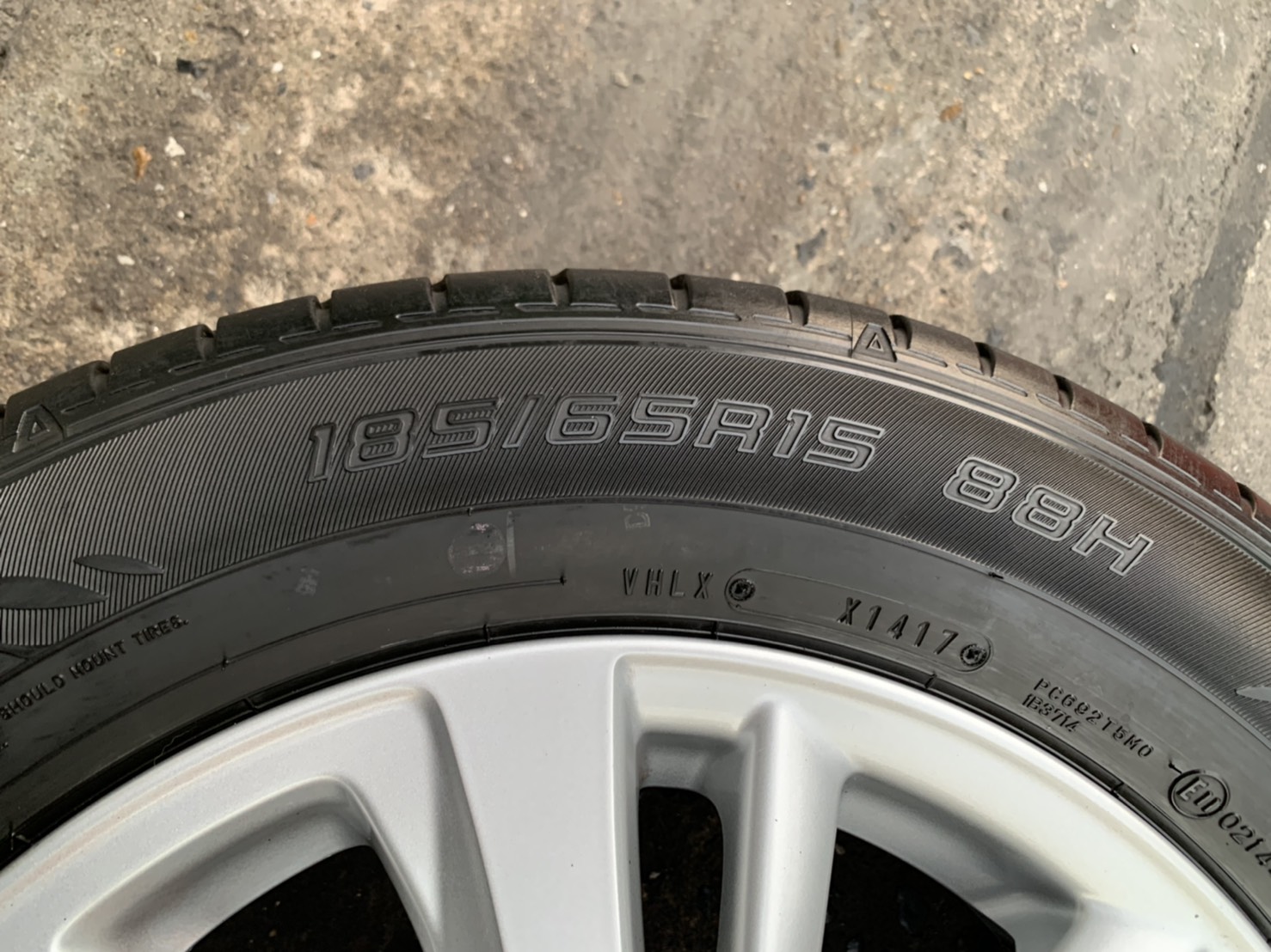 ล้อแม็ก Toyota Yaris Ativ ขอบ 15 สีบอร์น พร้อมยาง 185-65-15 Dunlop ปี 17 ล้อแม็ก Toyota Yaris Ativ ขอบ 15 สีบอร์น พร้อมยาง 185-65-15 Dunlop ปี 17