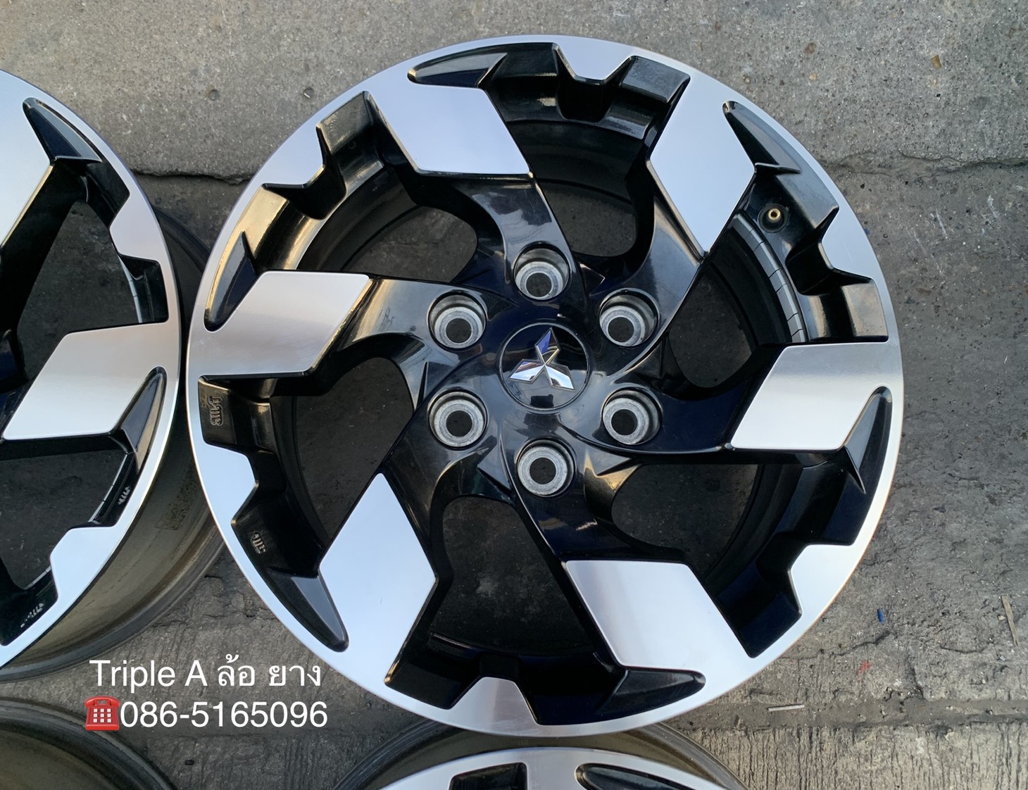 ล้อแม็ก 6รู139 Mitsu Triton ขอบ 17 ดำหน้าเงา ล้อแม็ก 6รู139 Mitsu Triton ขอบ 17 ดำหน้าเงา