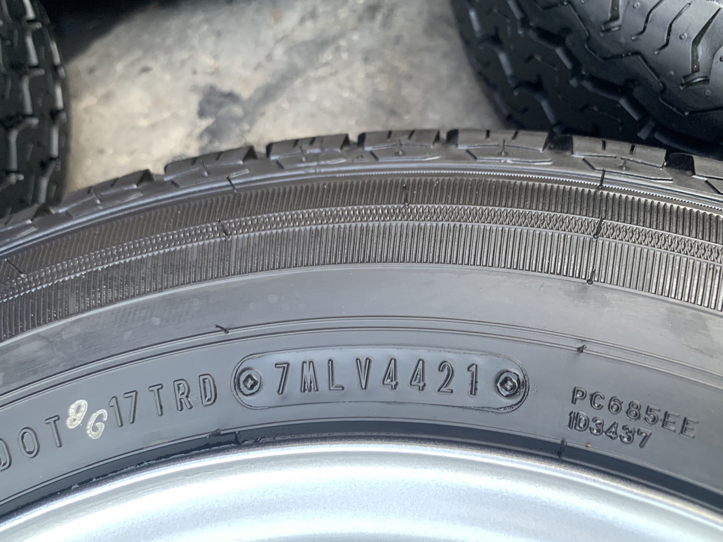 ล้อกระทะป้ายแดง 5รู114 Suzuki Carry ขอบ 13 พร้อมยางป้ายแดง 165-80-13 Dunlop ปลายปี 21