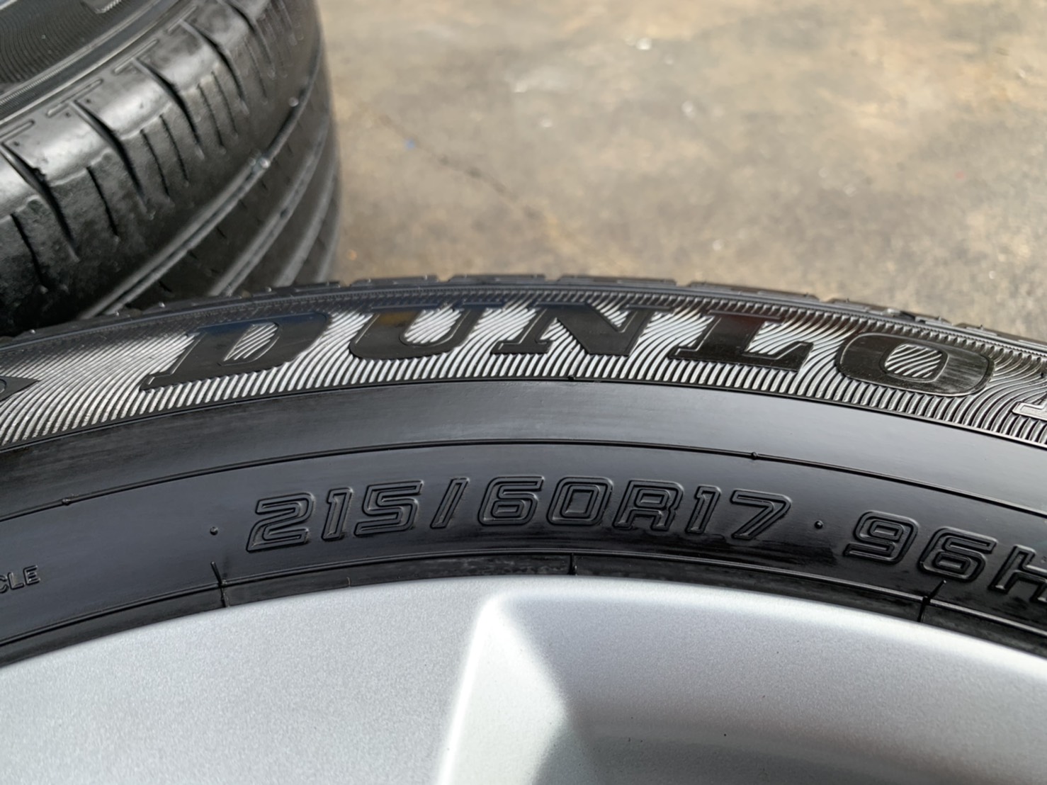 ล้อแม็ก 5รู114 Toyota CHR ขอบ 17 พร้อมยาง 215-60-17 Dunlop ปี 18 ล้อแม็ก 5รู114 Toyota CHR ขอบ 17 พร้อมยาง 215-60-17 Dunlop ปี 18