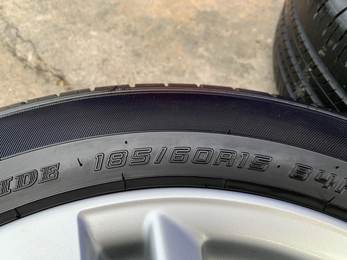 ล้อแม็ก Toyota Yaris Ativ ขอบ 15 พร้อมยาง 185-60-15 Dunlop ปลายปี 18 ล้อแม็ก Toyota Yaris Ativ ขอบ 15 พร้อมยาง 185-60-15 Dunlop ปลายปี 18