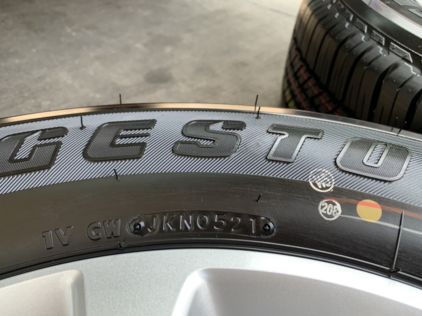 ล้อแม็กป้ายแดง ISUZU D-Max รุ่นใหม่ล่าสุด ขอบ 17 พร้อมยางใหม่ป้ายแดง 255-65-17 Bridgestone ปี 21 ใหม ล้อแม็กป้ายแดง ISUZU D-Max รุ่นใหม่ล่าสุด ขอบ 17 พร้อมยางใหม่ป้ายแดง 255-65-17 Bridgestone ปี 21 ใหม